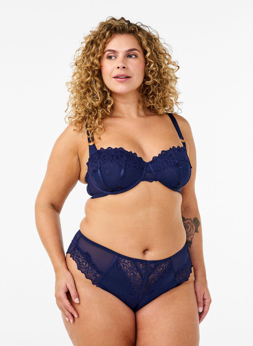 Brazilian slip met kant en satijnen lint, Ocean Cavern, Model