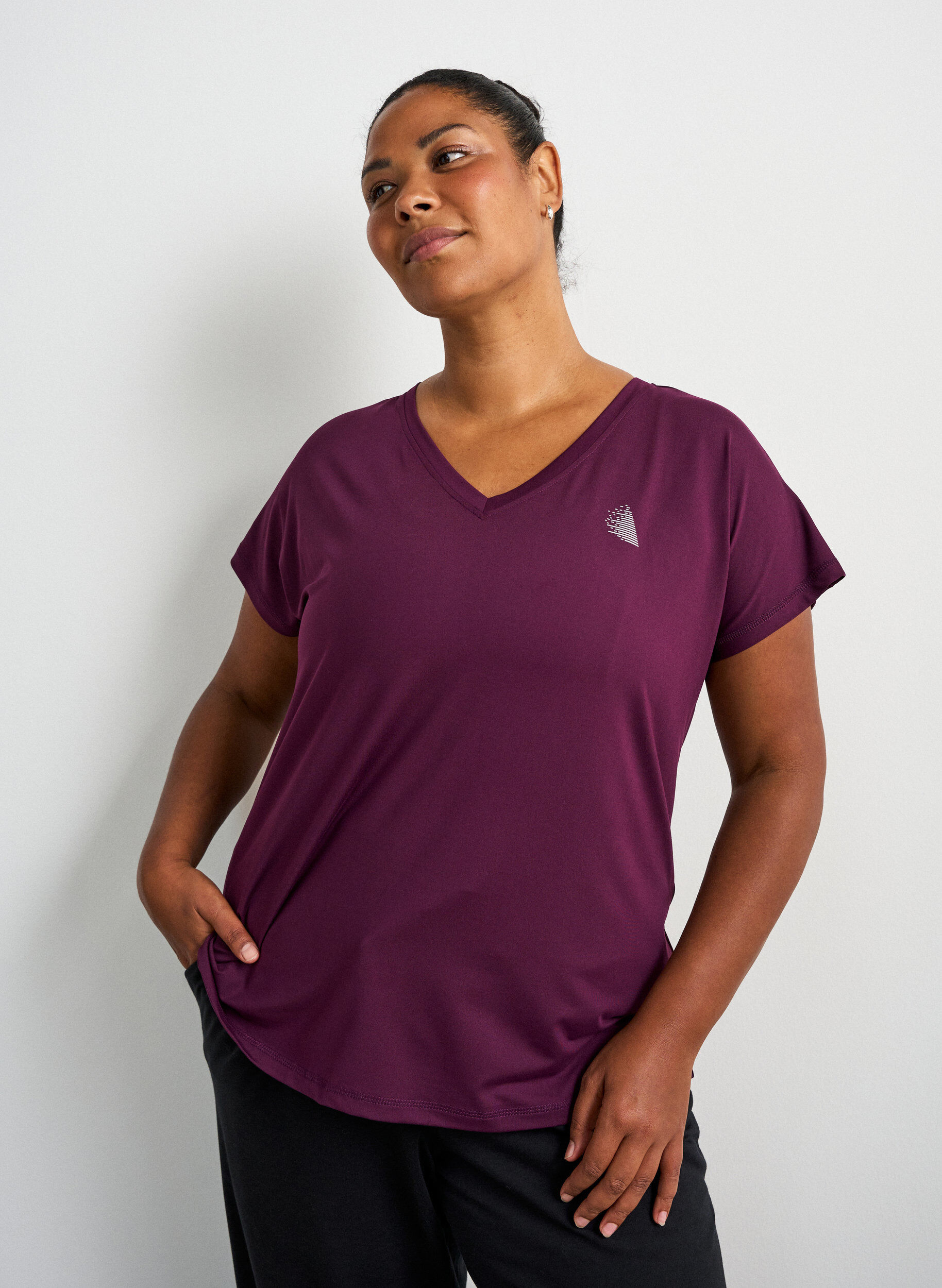 Losvallend trainings-T-shirt met V-hals, Paars, Model