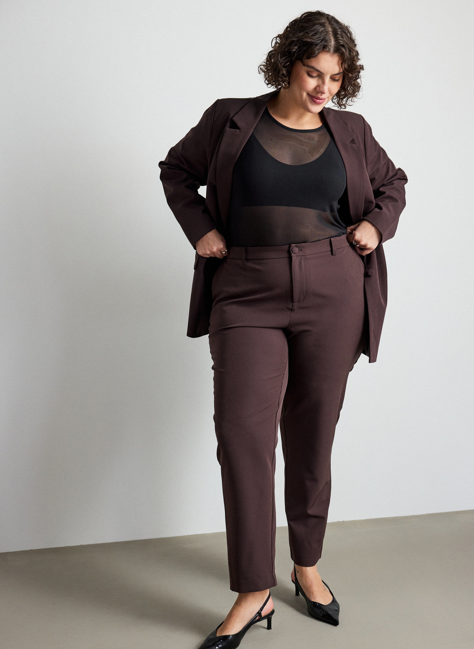 Broek met zakken en rechte pijpen, Bruin, Model