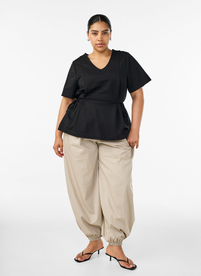 Blouse in een katoenmix met V-hals en striklint, Zwart, Model image number 1