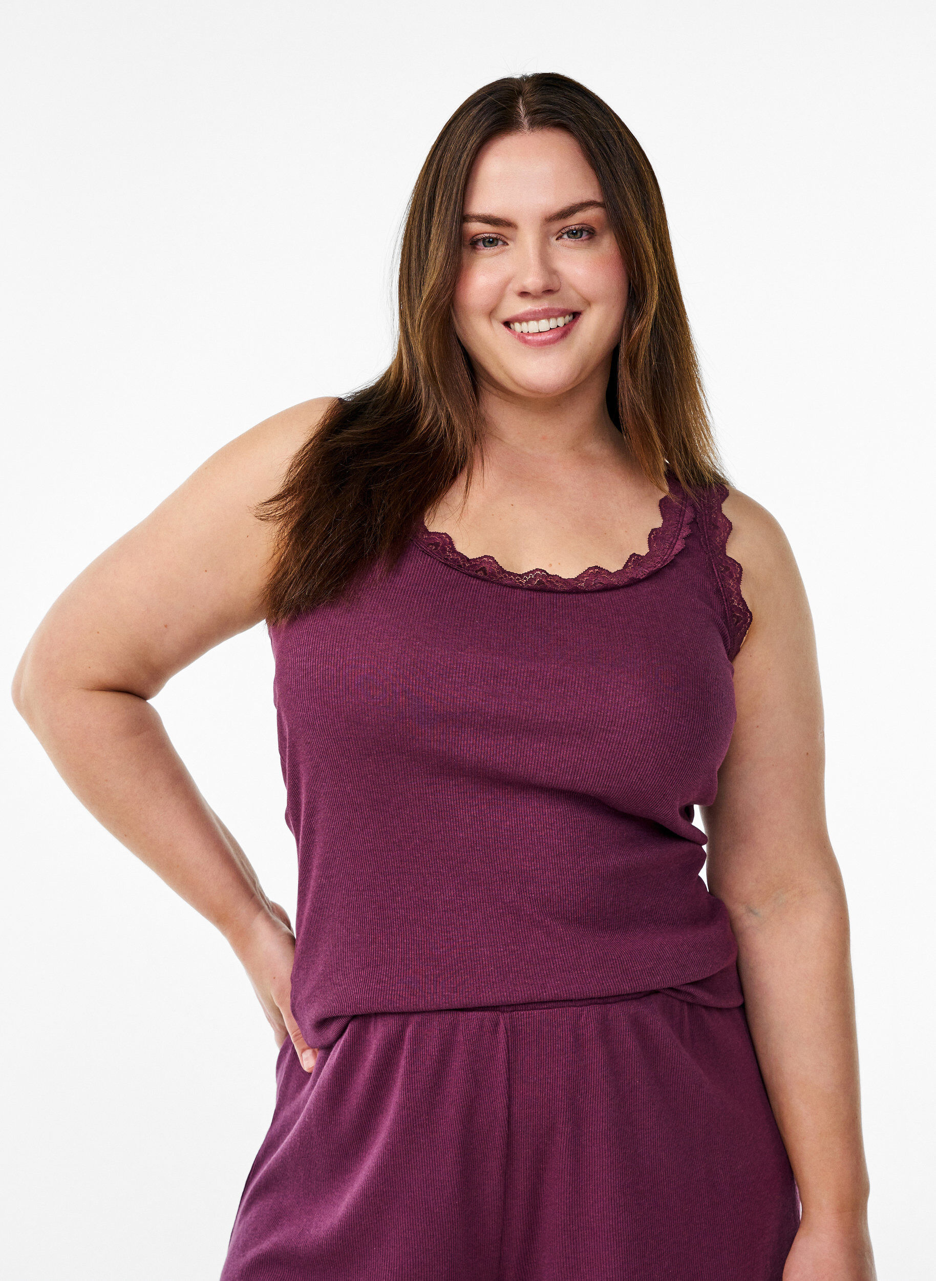 ZizziLichte nachtshorts met ribde structuur en kanten afwerking, Donker Bordeaux, Model image number 0