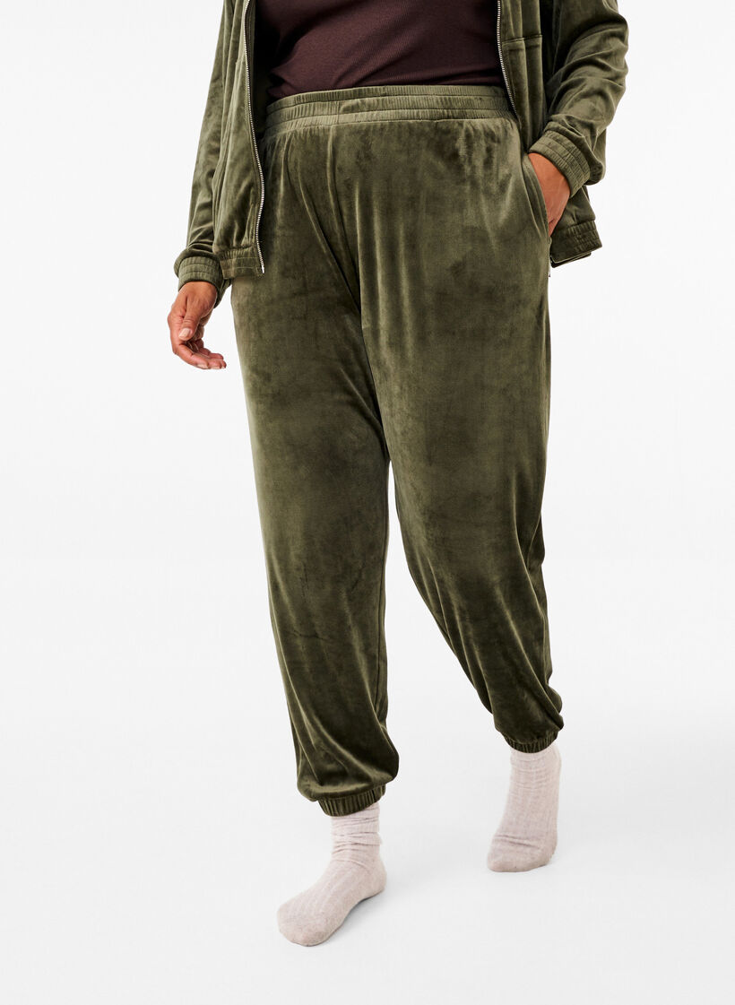 Losvallende fluwelen broek, Groen, Model image number 2