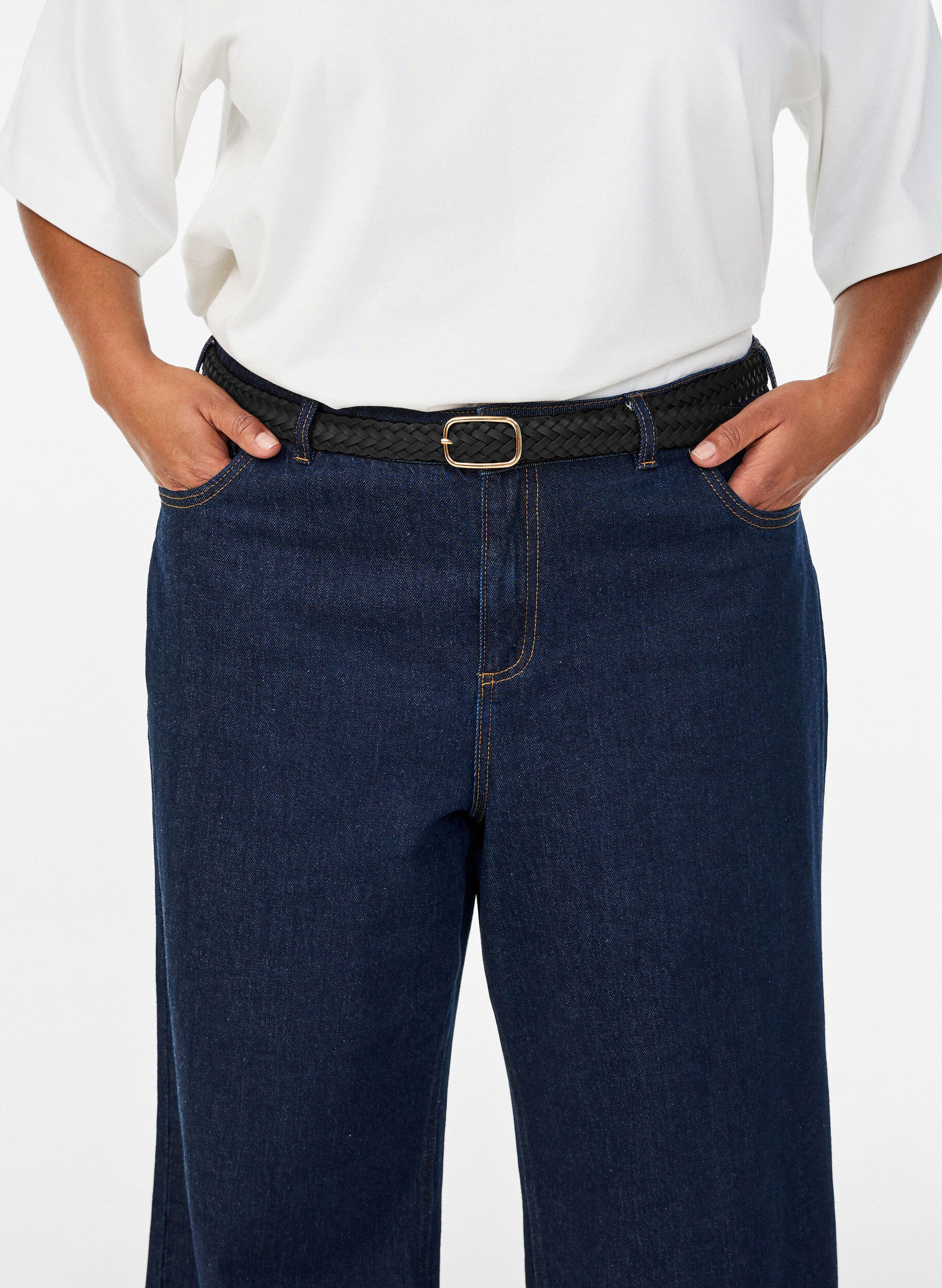 ZizziGevlochten riem in imitatieleer, Zwart, Model image number 0