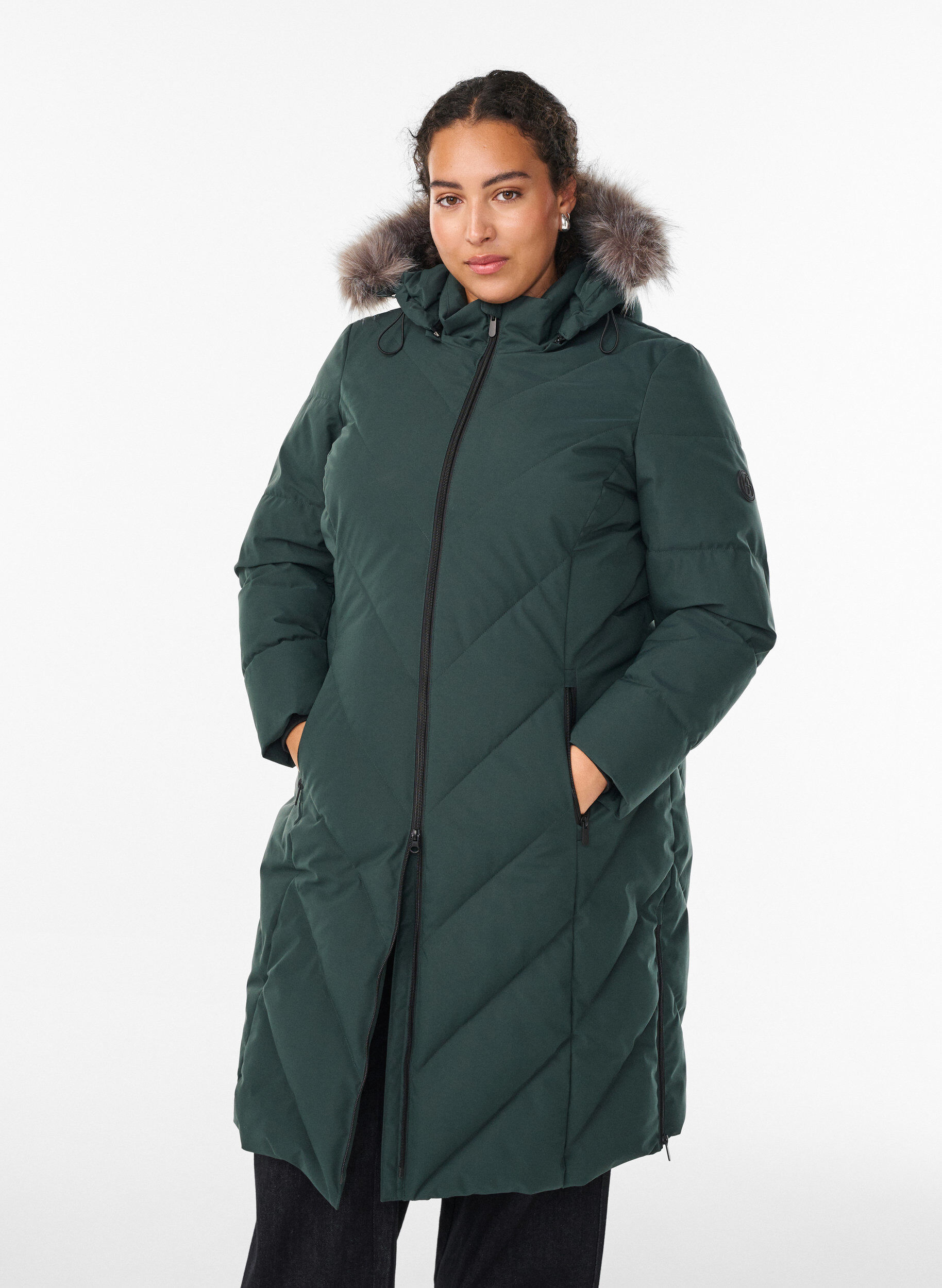 Lange winterjas met haaksluitingen en een nep bontkraag, Groen, Model