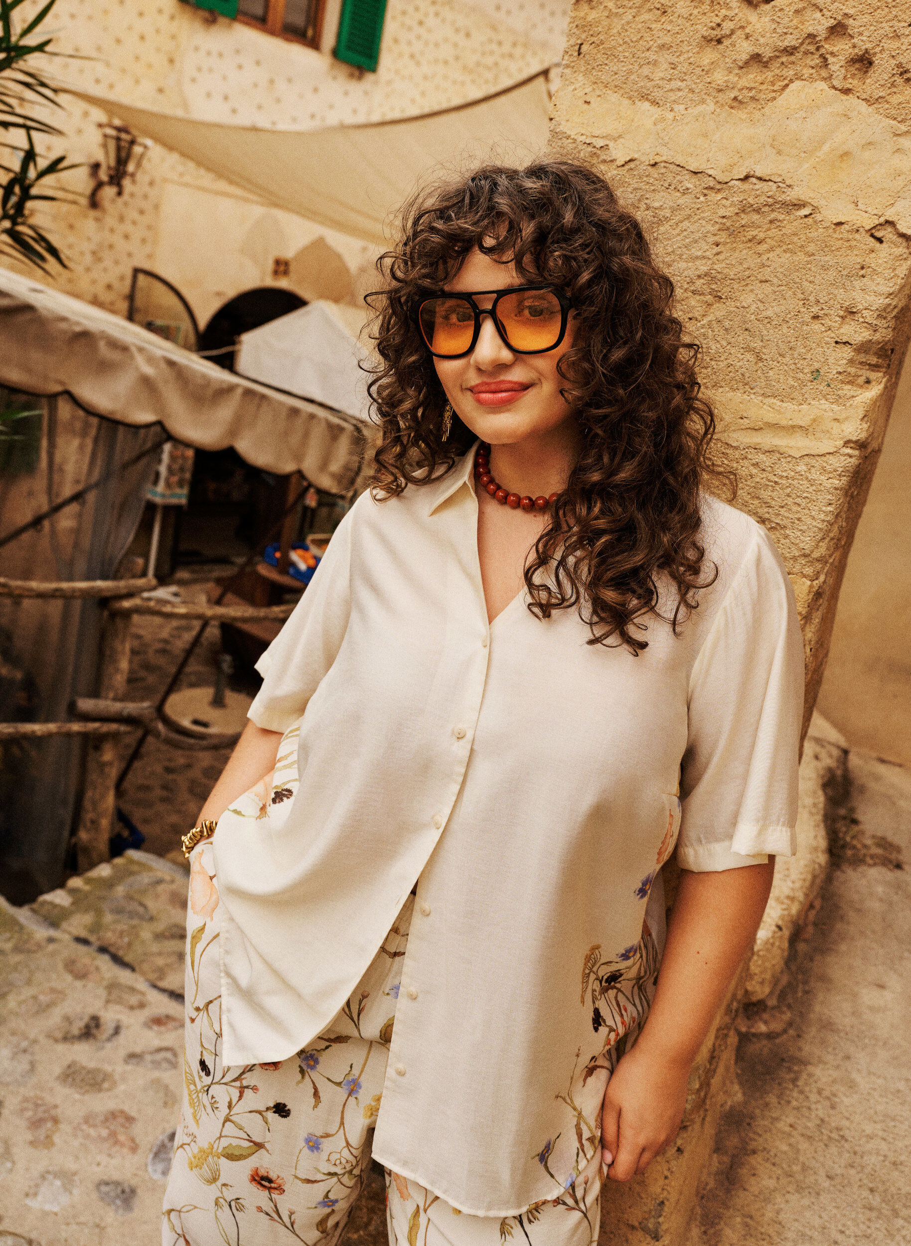 Blouse met ellebooglange mouwen en bloemenaccenten