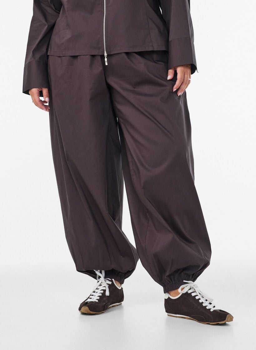 Ballonbroek met zakken en een elastische tailleband, Bruin, Model image number 2
