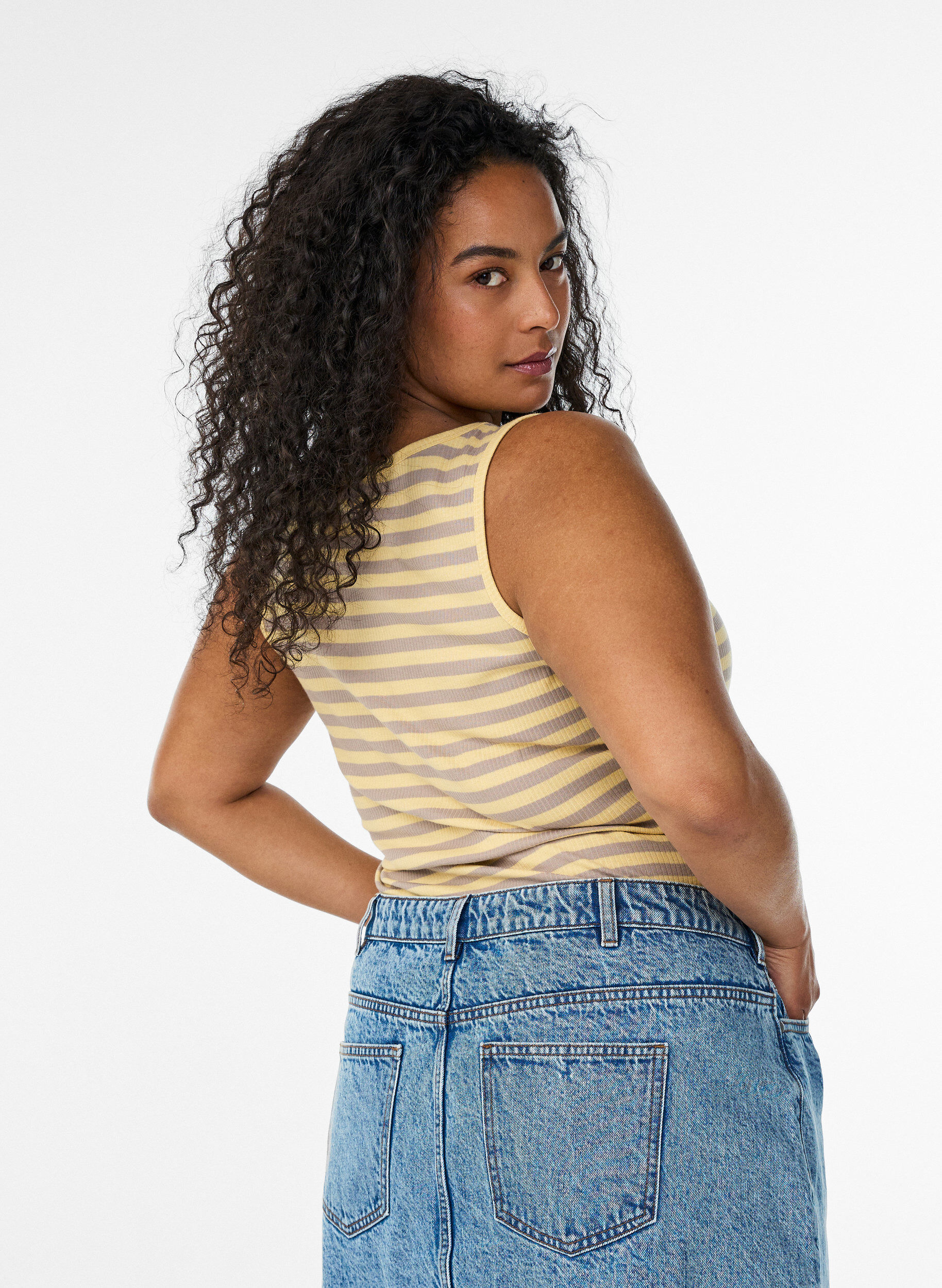 ZizziGestreepte tanktop met een ribstructuur, Geel, Model image number 2