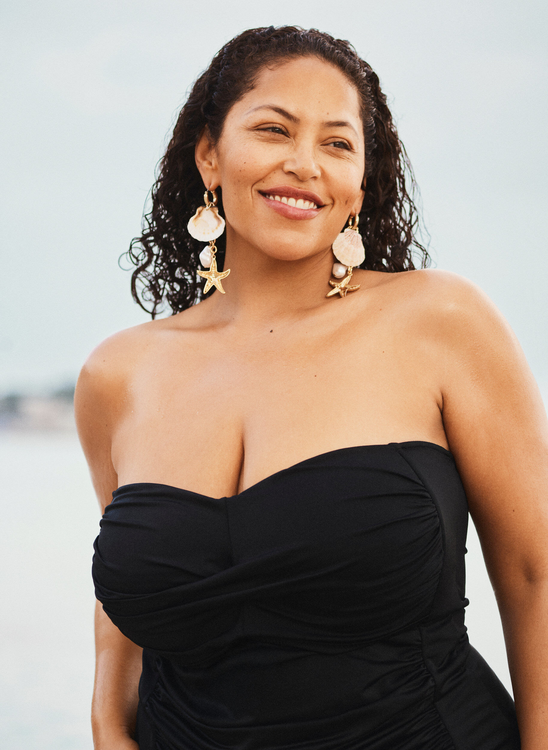 ZizziStraploze badpak met drapering en gewatteerde cups, Zwart, Image image number 0