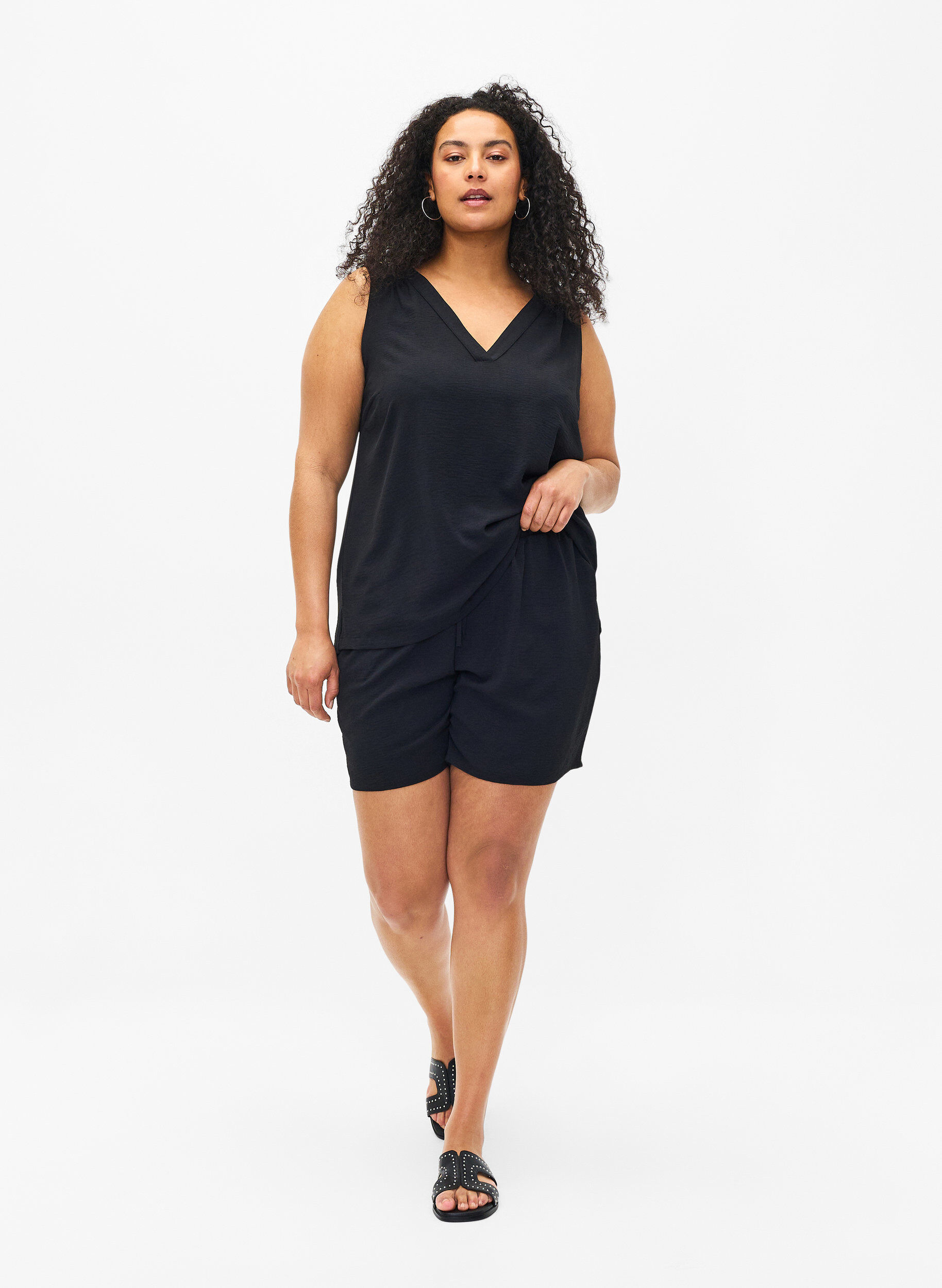 ZizziKorte broek met zakken en elastische tailleband, Zwart, Model image number 1