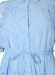 Blousejurk in broderie anglaise met strikceintuur, Blauw, Packshot image number 2
