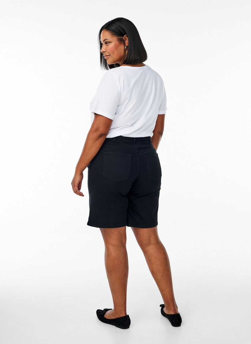 Short en jean ample &agrave; taille haute, Noir, Model image number 2