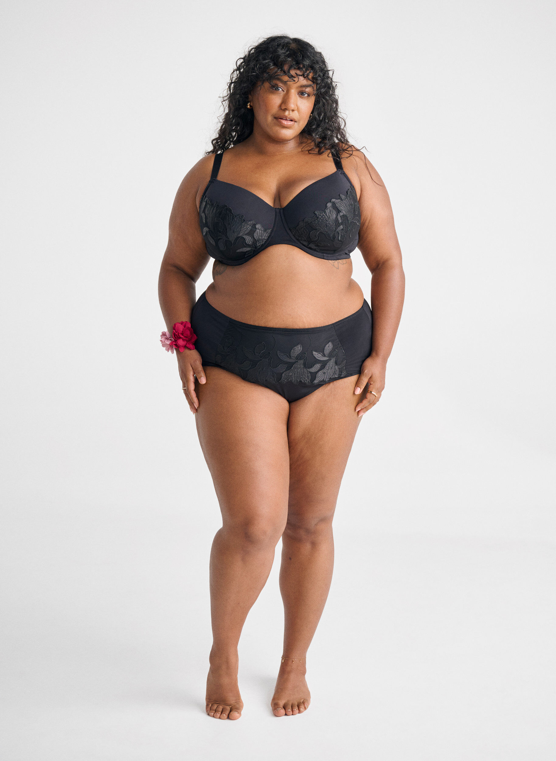 ZizziMicrovezel slips met bloemenborduursel, Zwart, Image image number 0