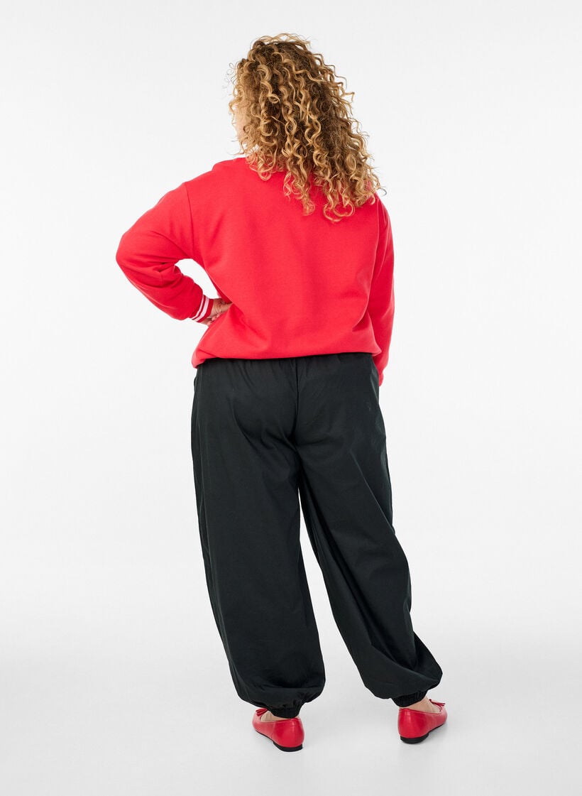 Ballonbroek met zakken en een elastische tailleband, Zwart, Model