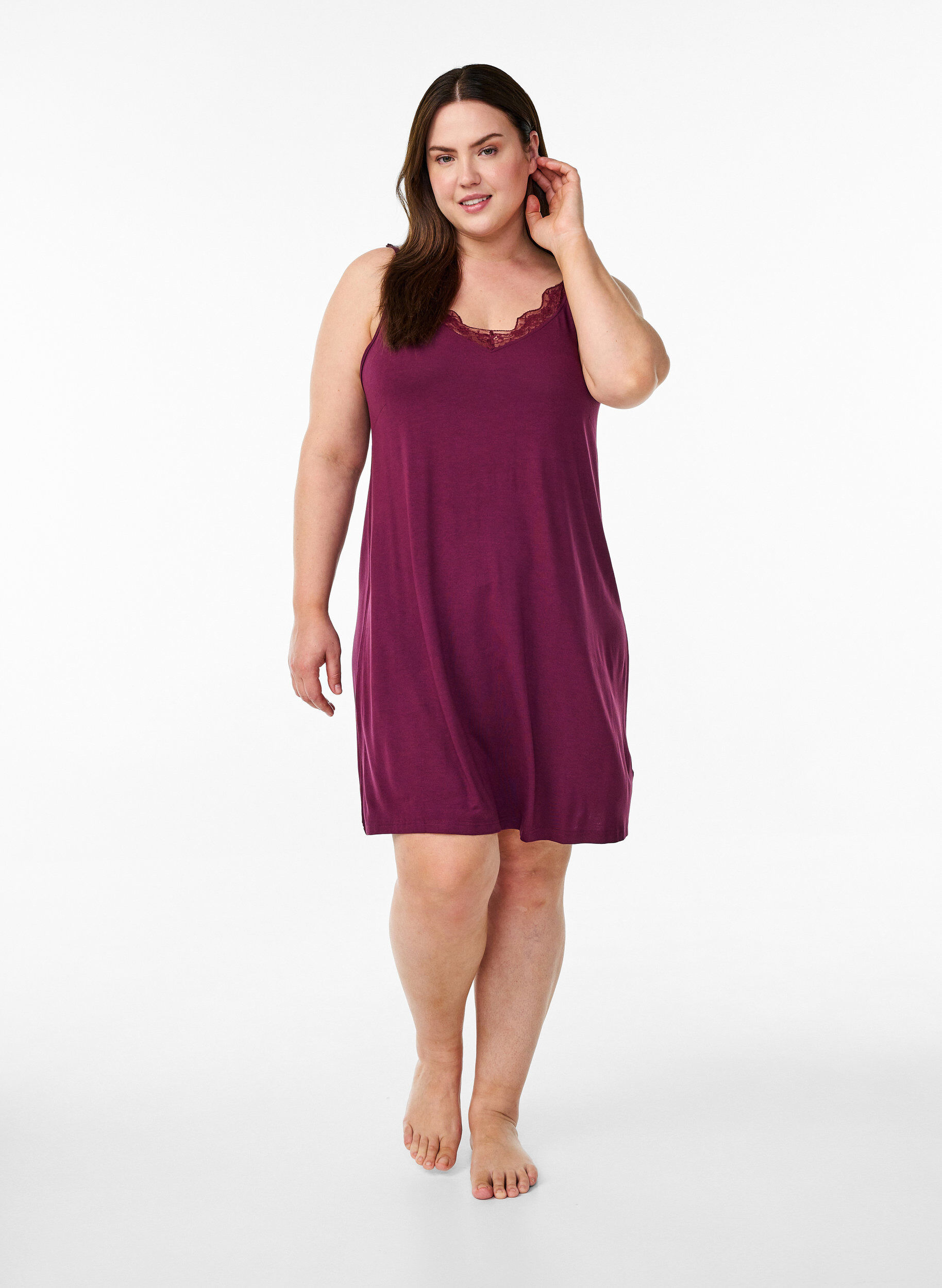 Zizzi Chemise de nuit avec bord dentelle en viscose, Bordeaux fonc&eacute;, Model image number 1
