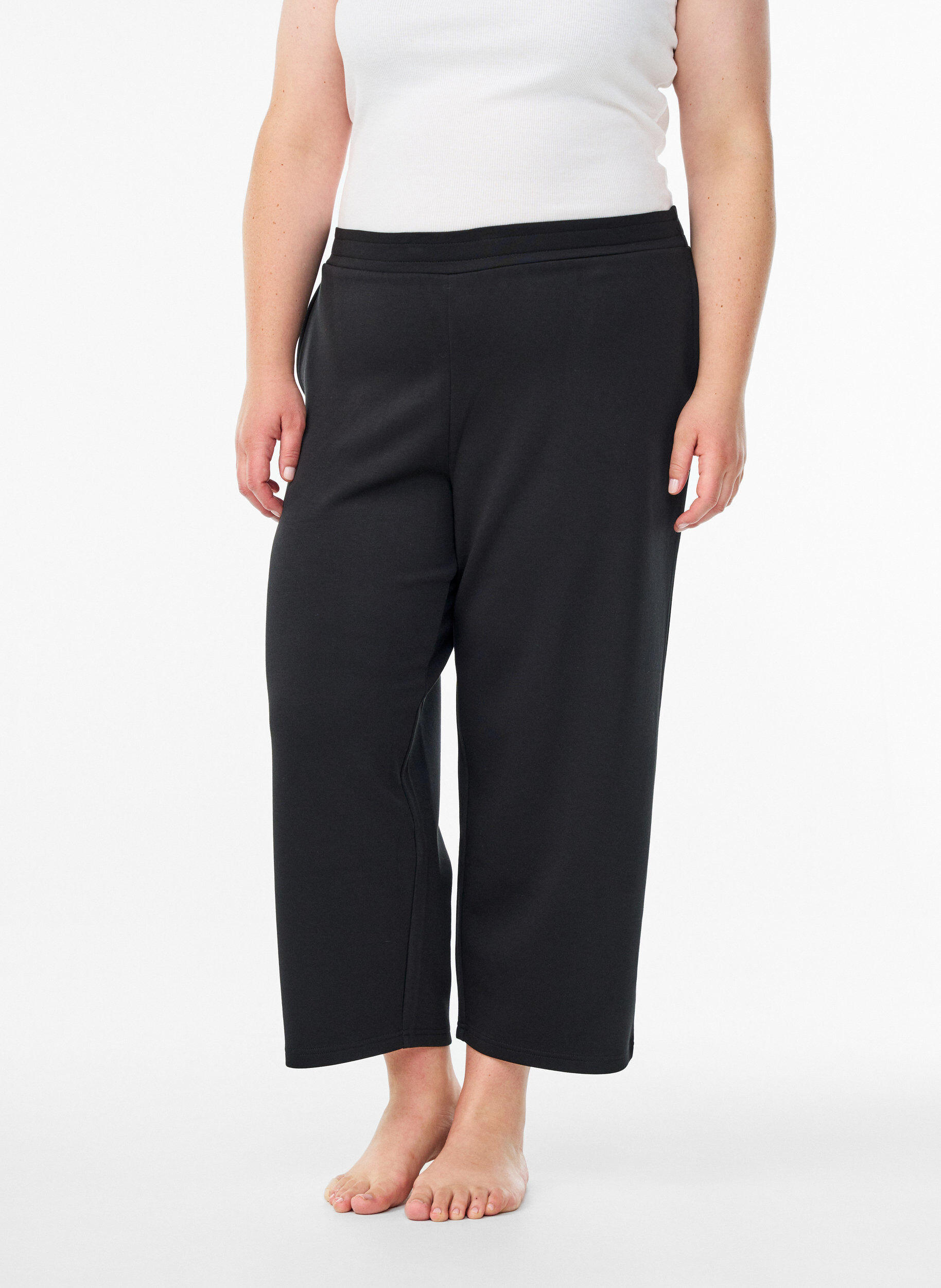 Zizzi7/8 modal mix broek met zakken, Zwart, Model image number 2