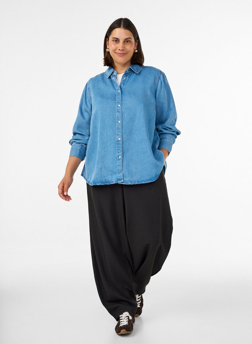 Denim blouse van lyocell met drukknopen, Blauw, Model
