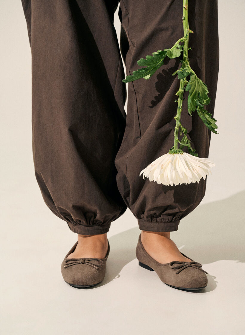 Ballerina's in imitatiesu&egrave;de met strikje, Bruin, Image image number 0