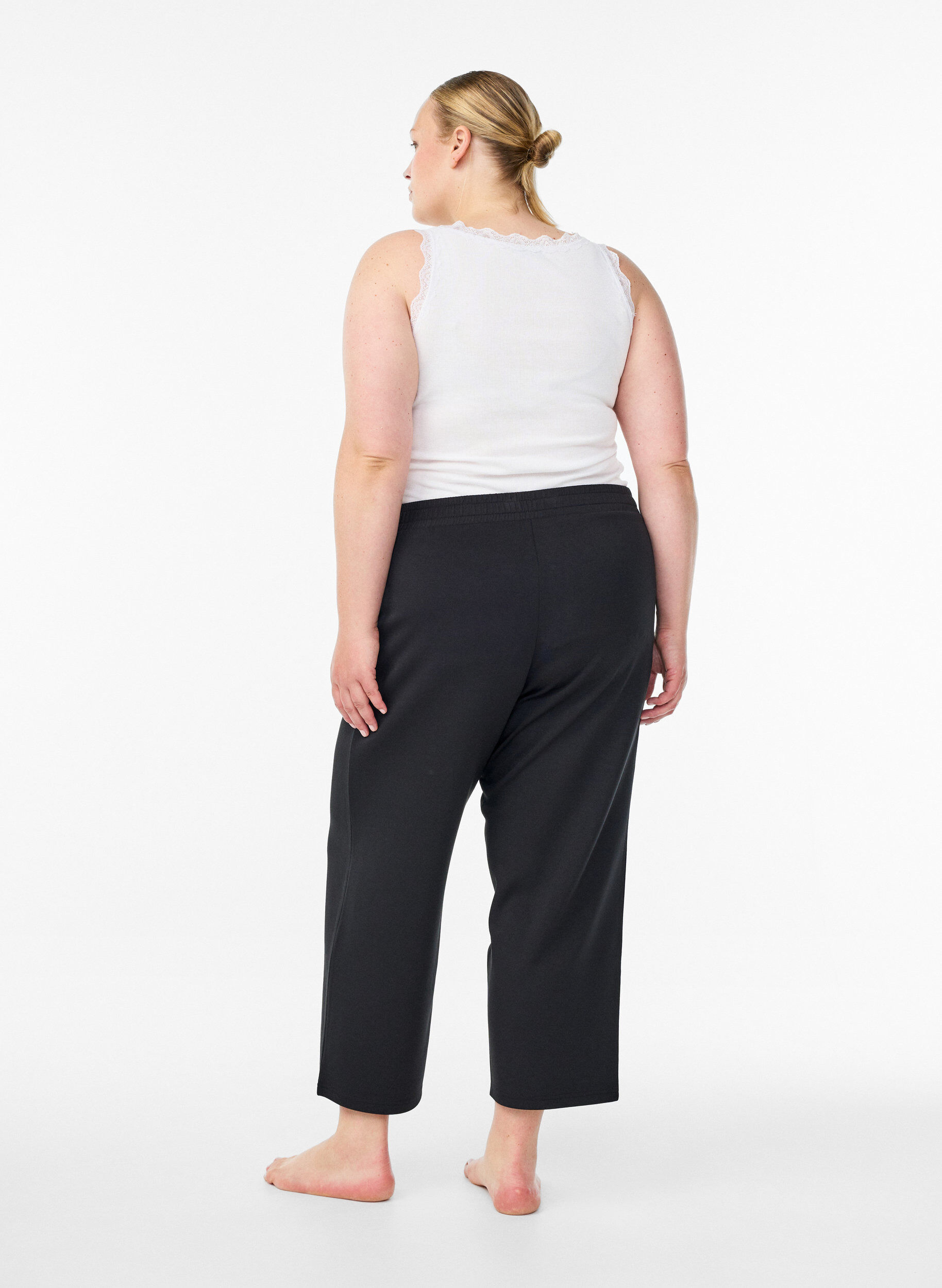 Zizzi7/8 modal mix broek met zakken, Zwart, Model image number 1