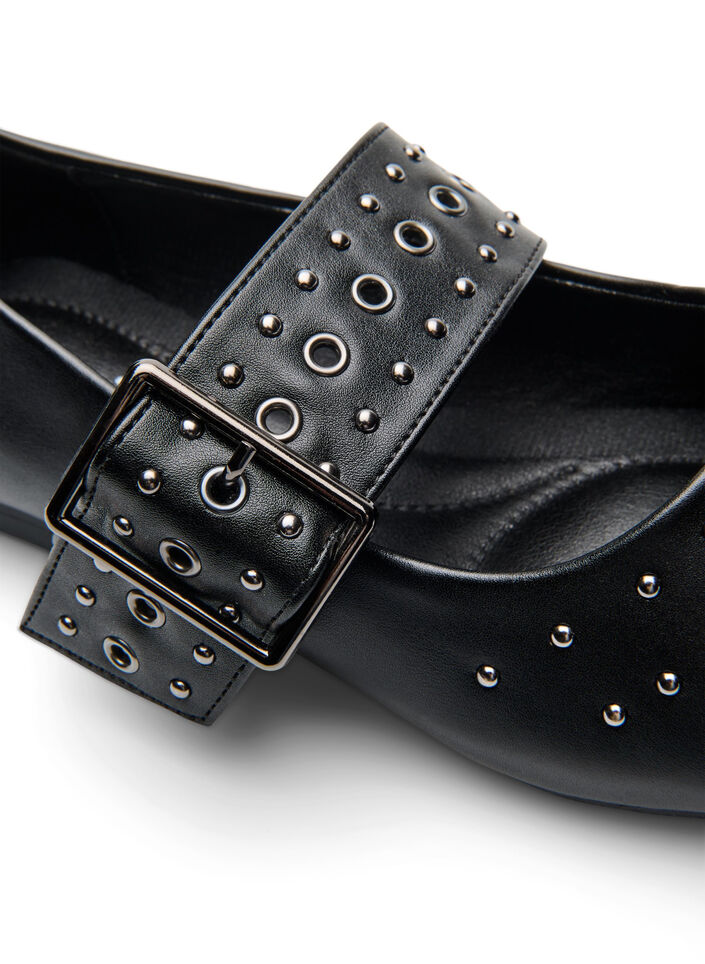 Wide fit - Gepunte ballerina met gesp en studs, Black, Packshot
