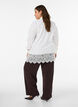 Losse blouse met een brede kanten rand, Wit, Model image number 2