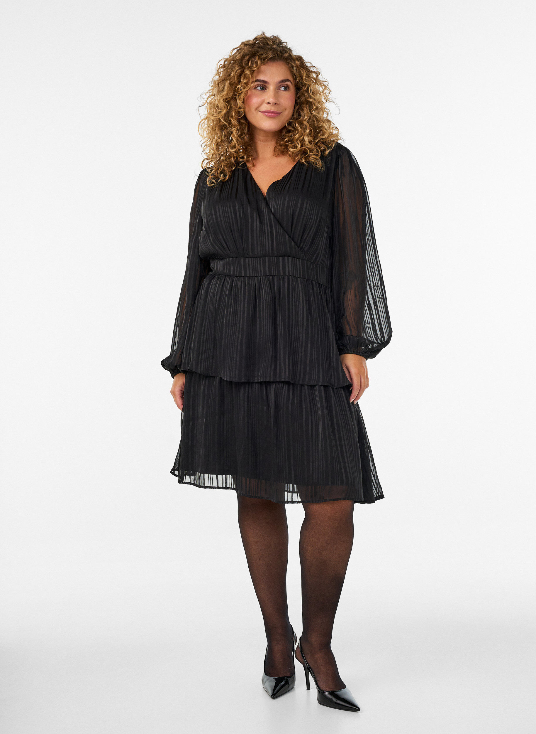 ZizziJurk tot op de knie met transparante strepen en wikkeleffect, Zwart, Model image number 1
