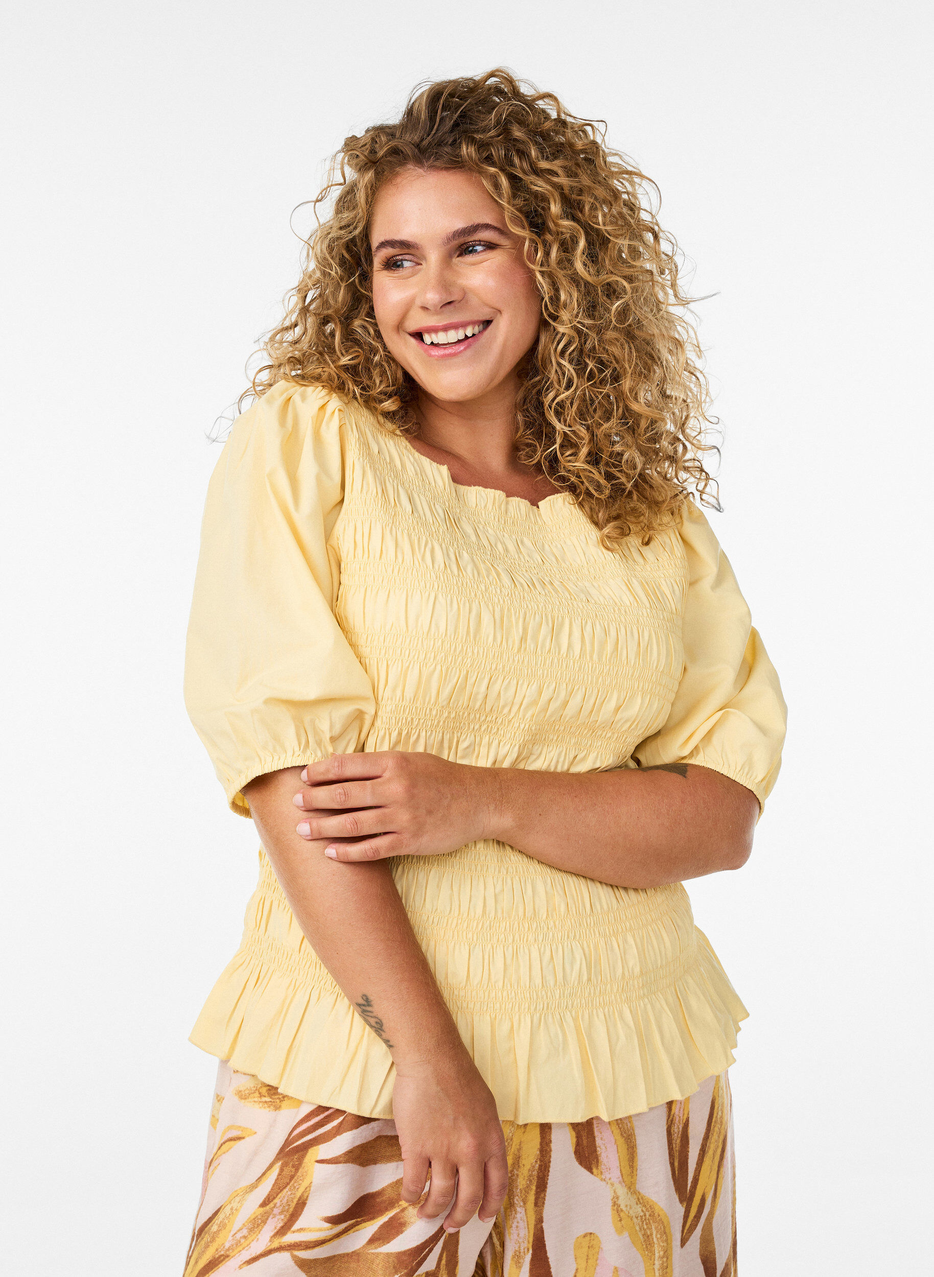 Smock blouse met volantzoom en boothals, Geel, Model