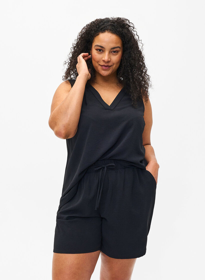 Korte broek met zakken en elastische tailleband, Zwart, Model image number 0