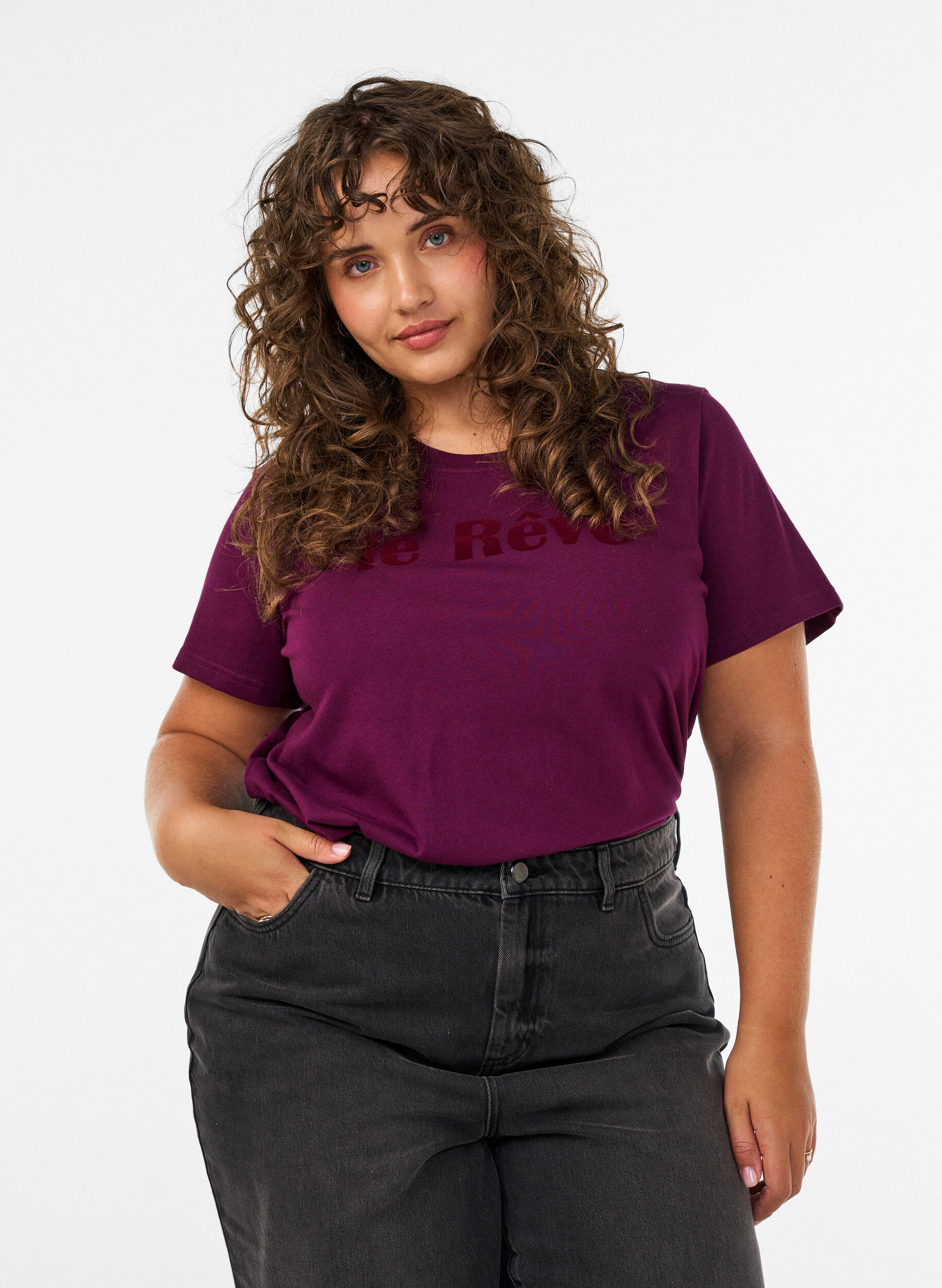 T-shirt van biologisch katoen met velourstekst, Paars, Model