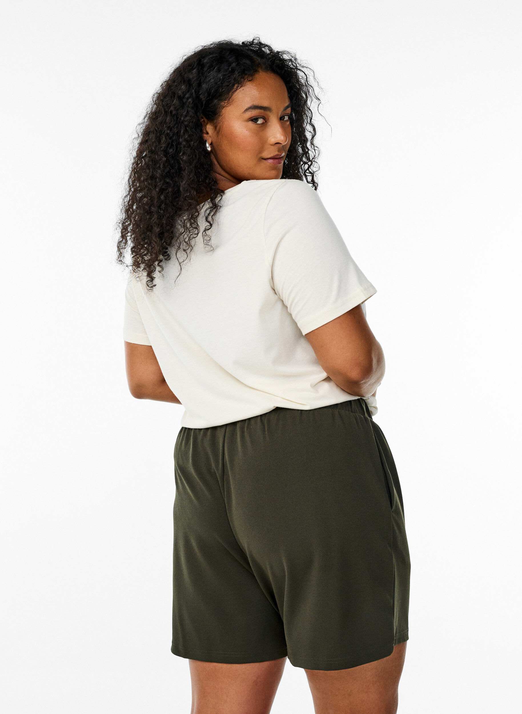 ZizziKorte broek met losse pasvorm en zakken, Groen, Model image number 1