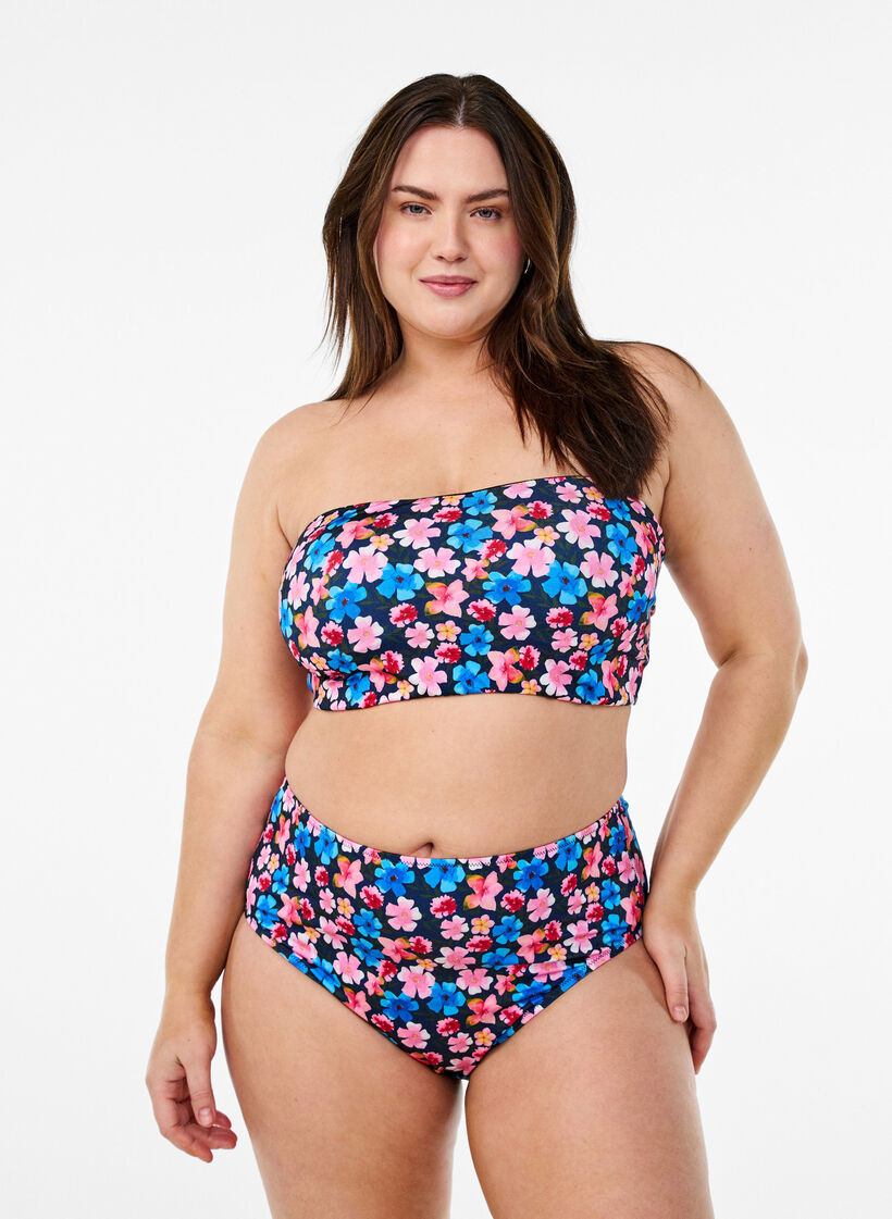 Bloemen bandeau bikinitop, Multi Flower AOP, Model
