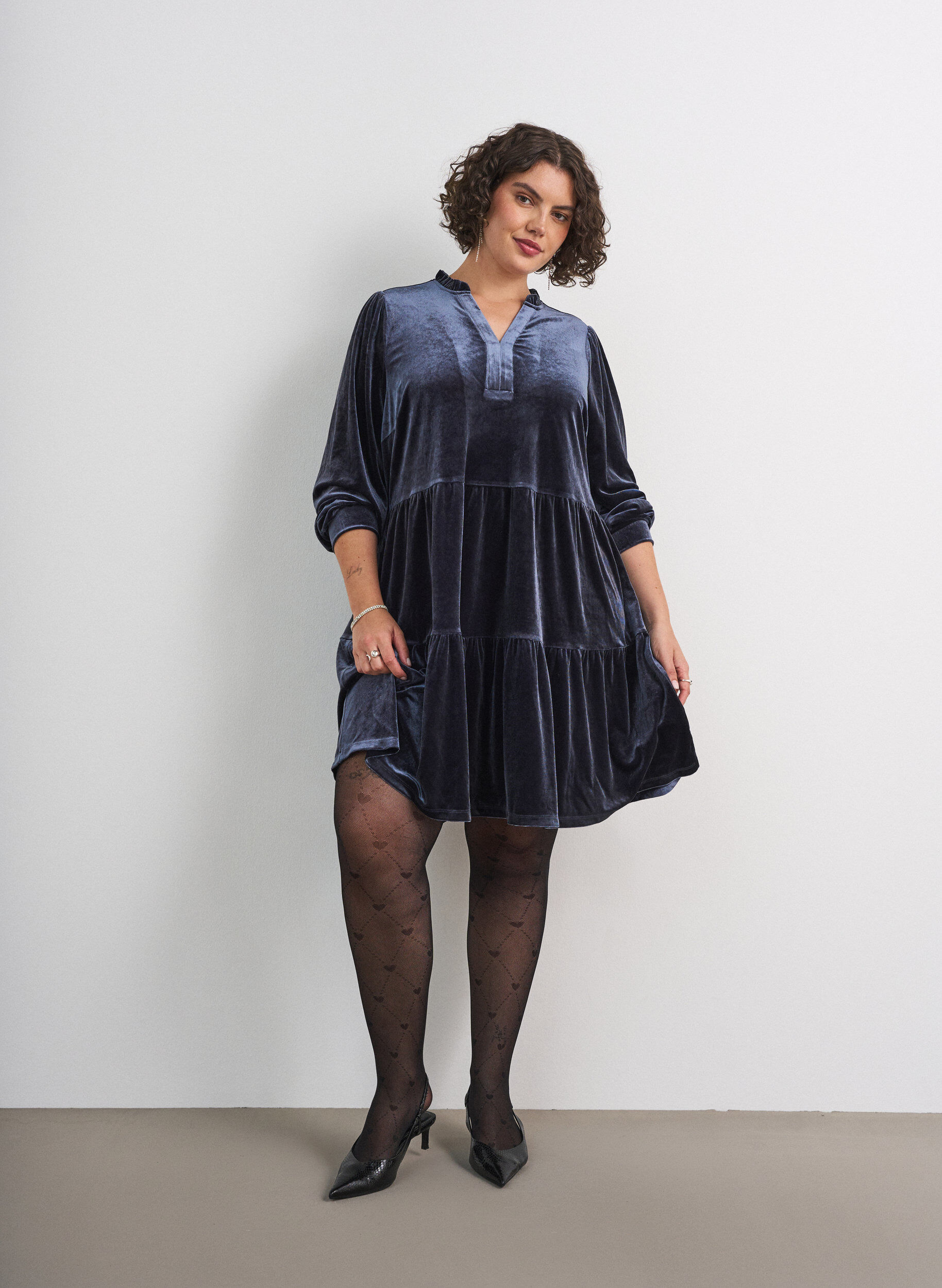 ZizziVeloursjurk met lange mouwen en een ruchekraag, Blauw, Model image number 1