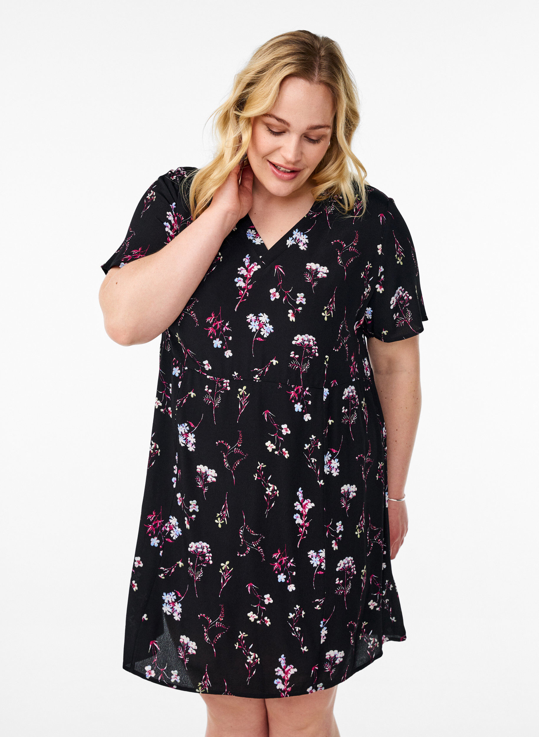 Korte jurk met bloemenprint, Zwart, Model
