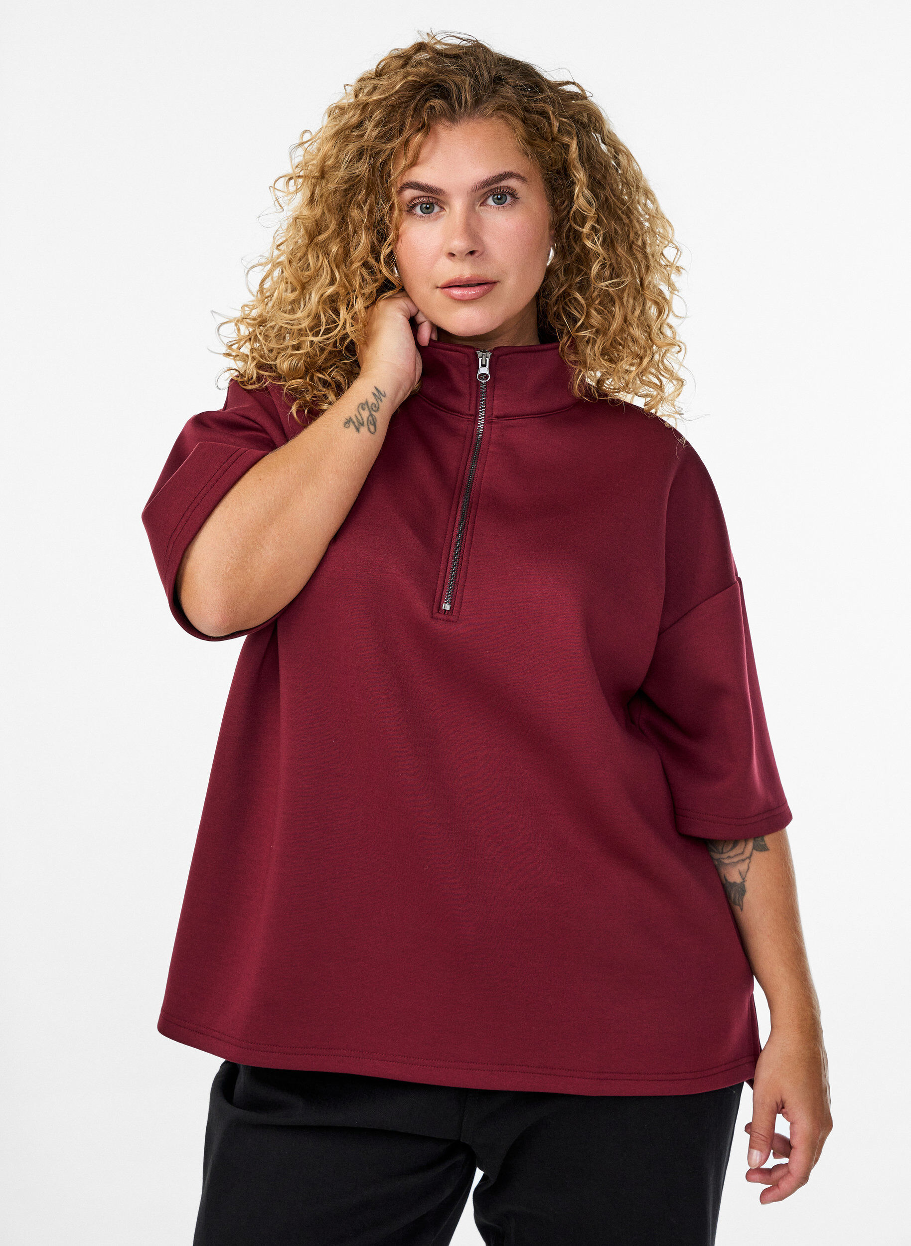 Sweatshirt met korte mouwen en een hoge kraag, Donker Bordeaux, Model