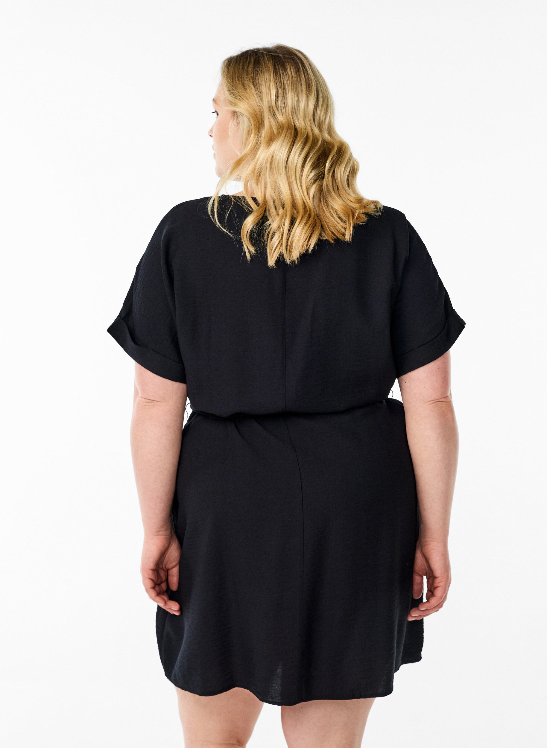 ZizziKorte jurk met losse pasvorm en strikceintuur, Zwart, Model image number 2