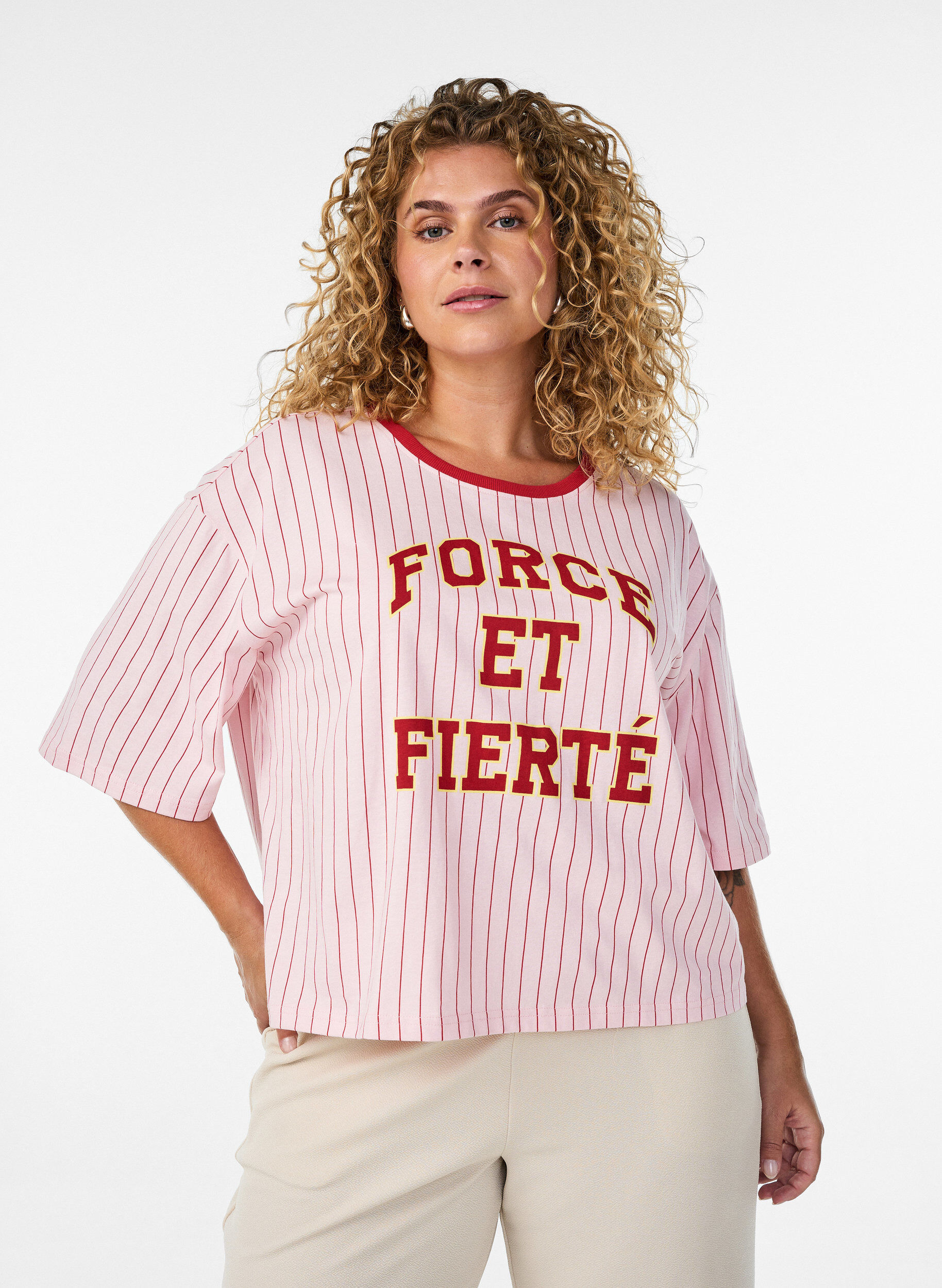 Boxy T-shirt met strepen en statement print, Roze, Model