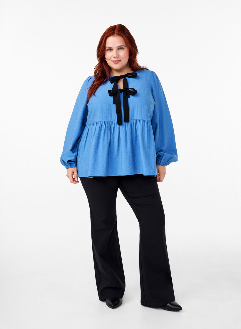 Viscose blouse met strikjes en lange mouwen, Riverside Black Bow, Model image number 3
