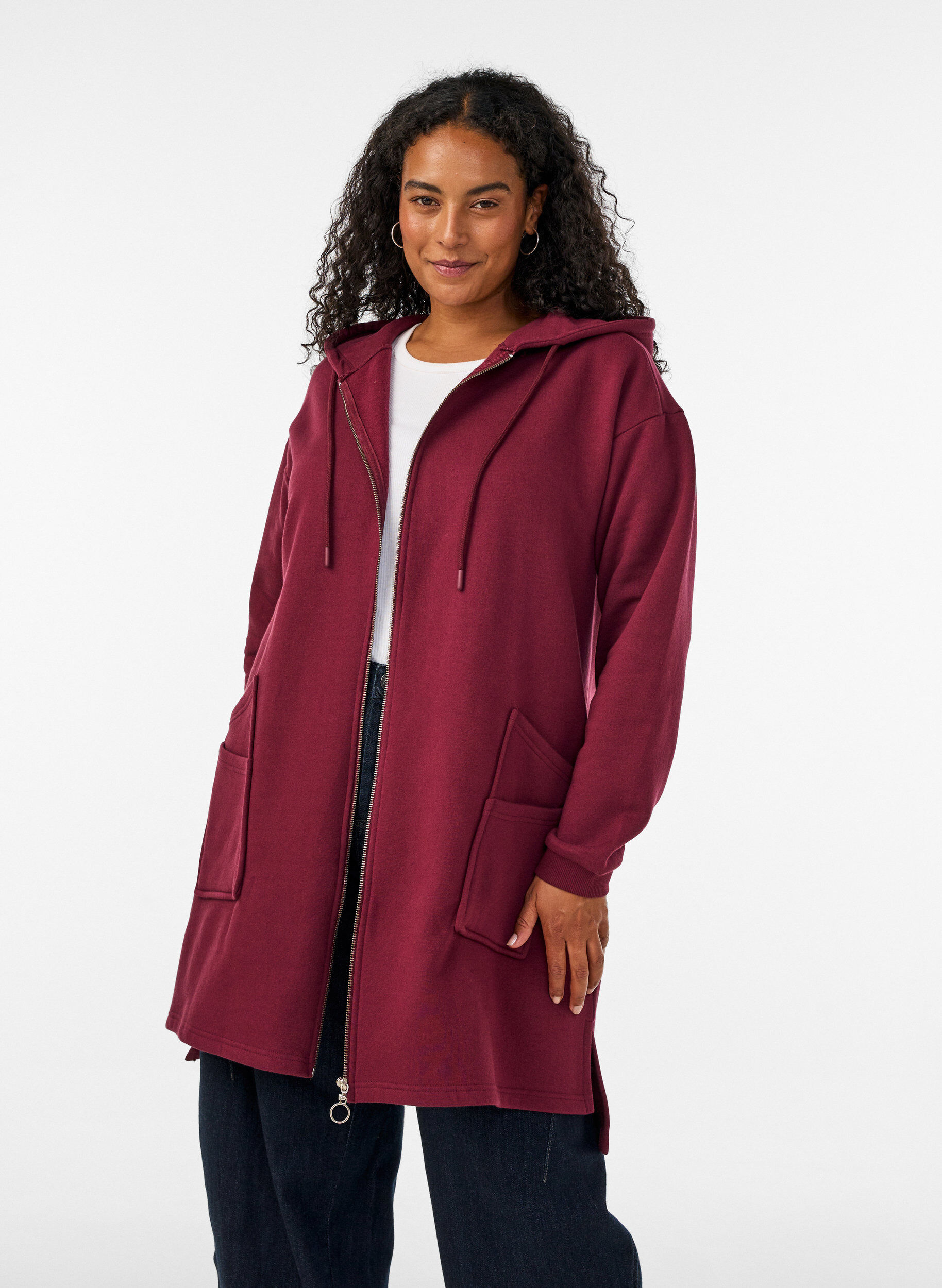 Lang vest met capuchon en ritssluiting, Rood, Model