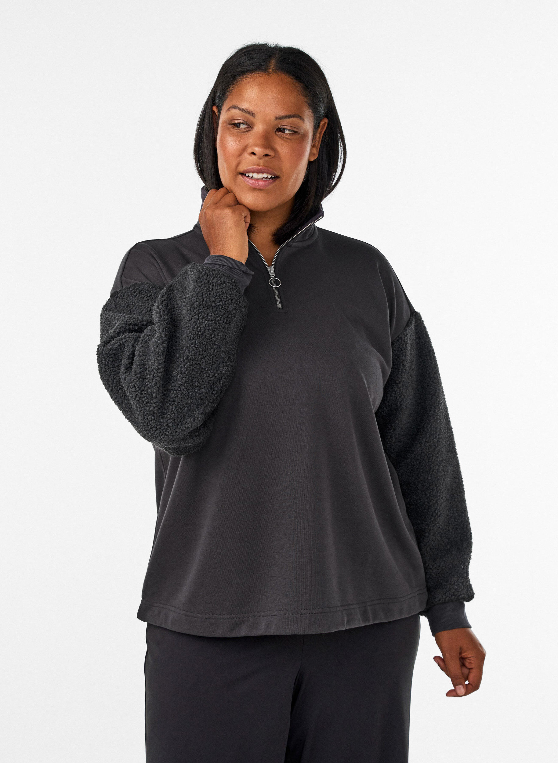 Sweatshirt met teddymouwen en een hoge hals, Grijs, Model