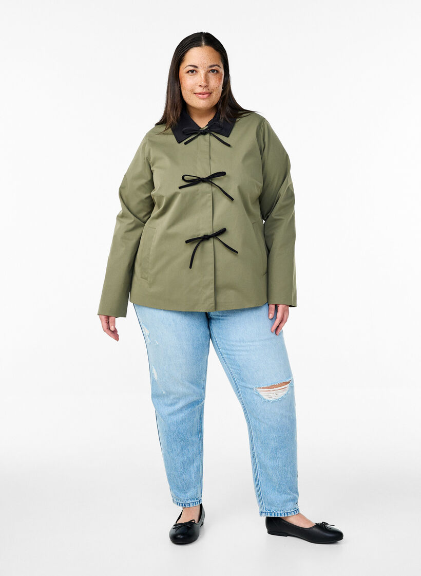 Voorjaarsjack met strikdetails, Deep Lichen Green, Model