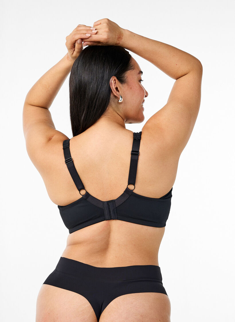 Comfort-bh met beugel en voorgevormde cups, Zwart, Model image number 2