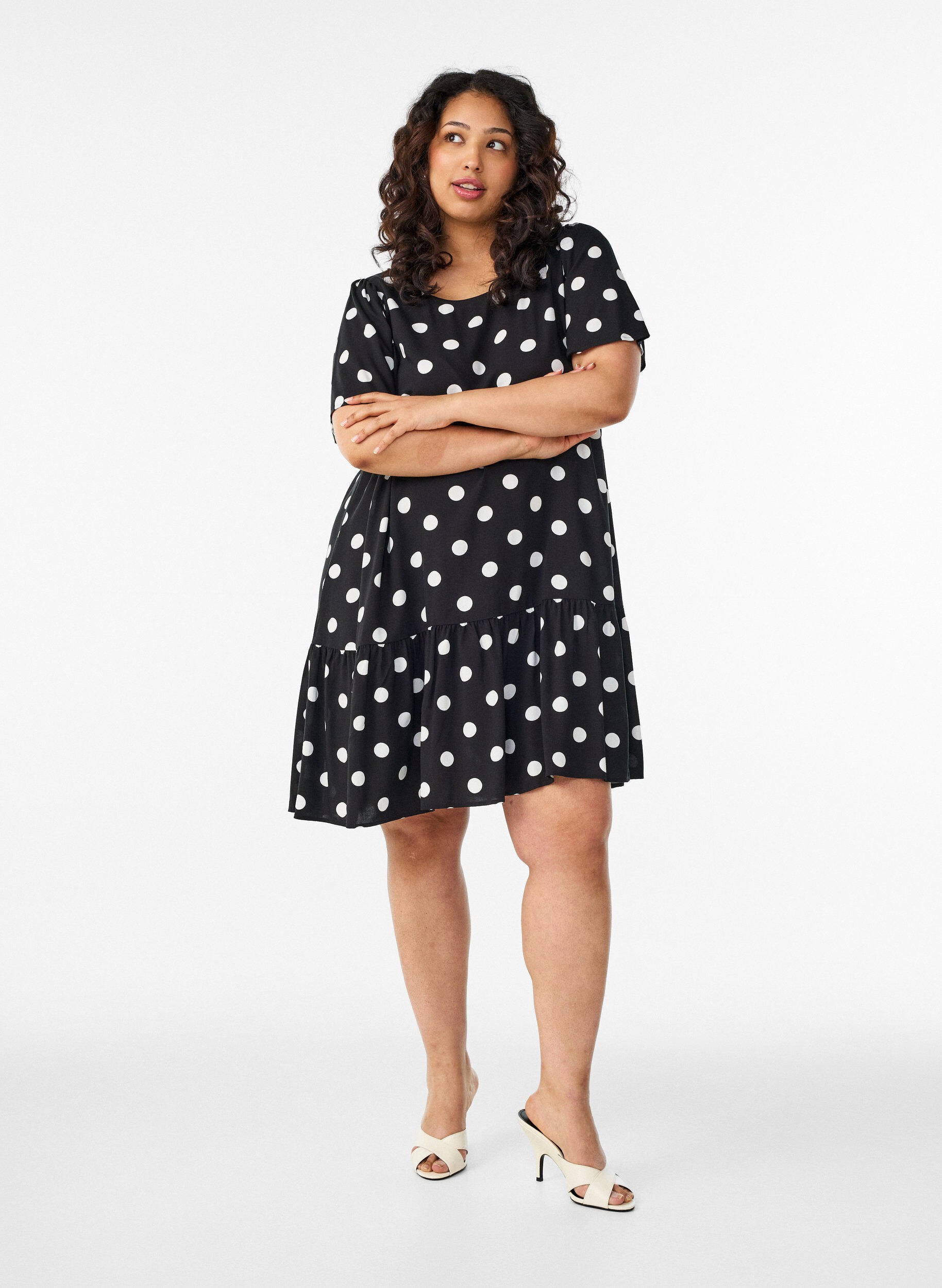 ZizziJurk van viscose met coupenaad, Zwart, Model image number 1