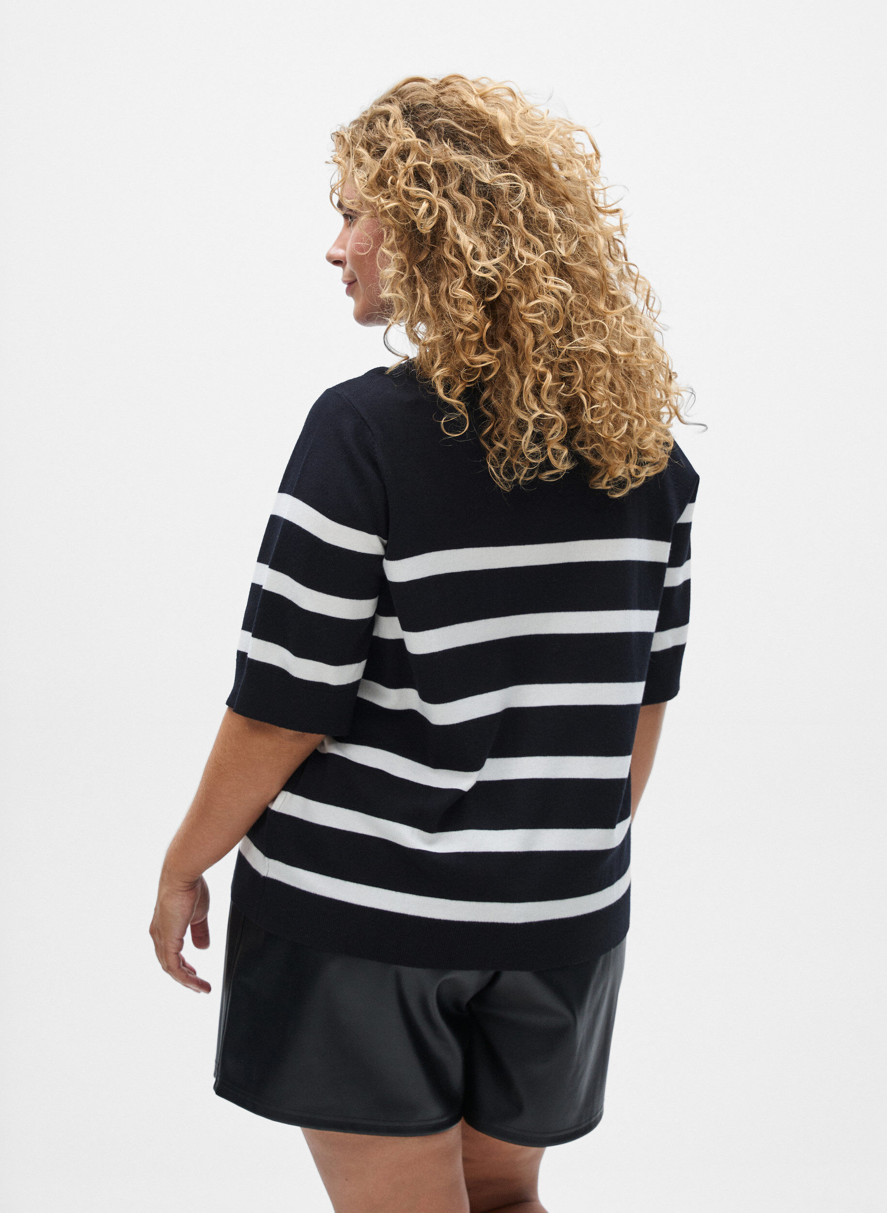 ZizziGestreepte top met korte mouwen in breisel, Zwart, Model image number 2
