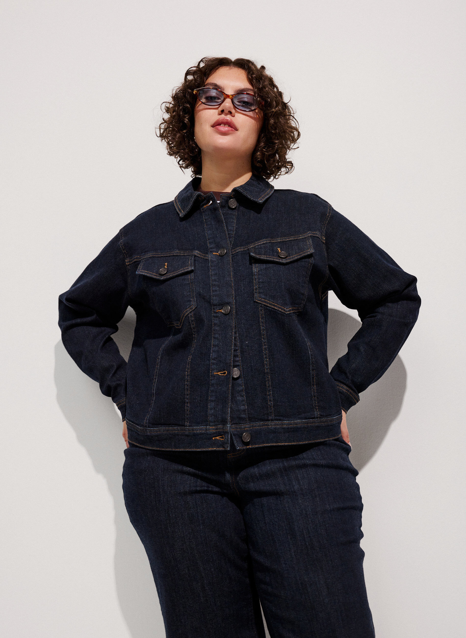 Klassiek denimjack met contrasterend stiksel, Blauw, Model