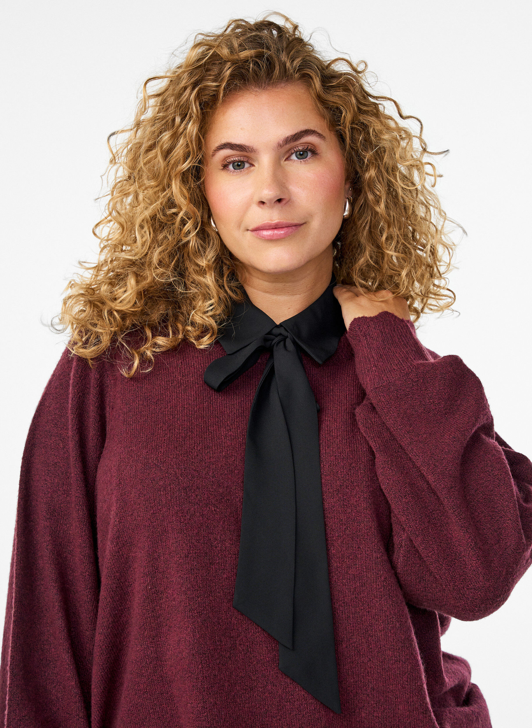 Kraaginzet met afneembare strik, Zwart, Model