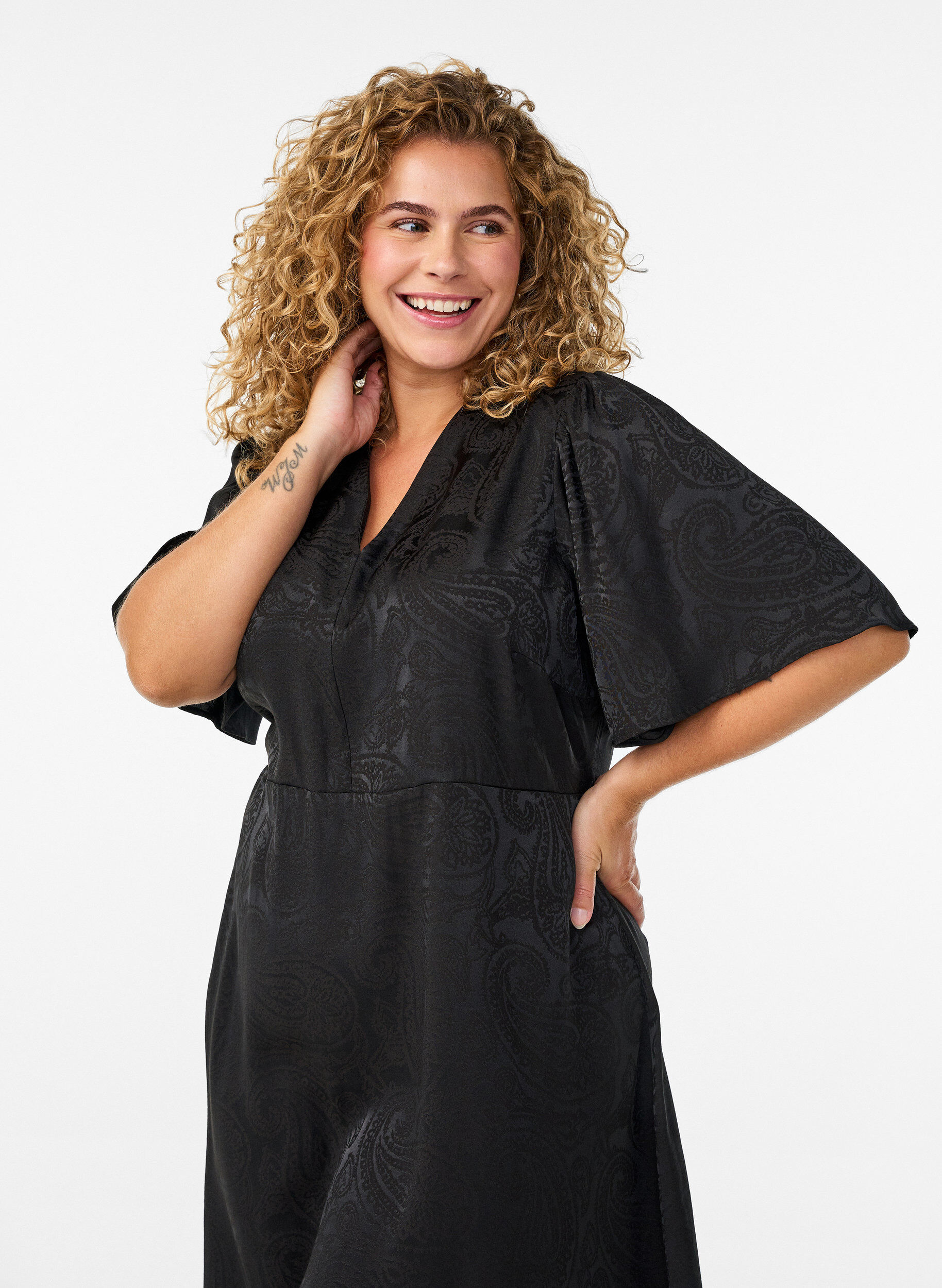 ZizziMidi-jurk met jacquard en paisleypatroon en vleugelmouwen, Zwart, Model image number 2