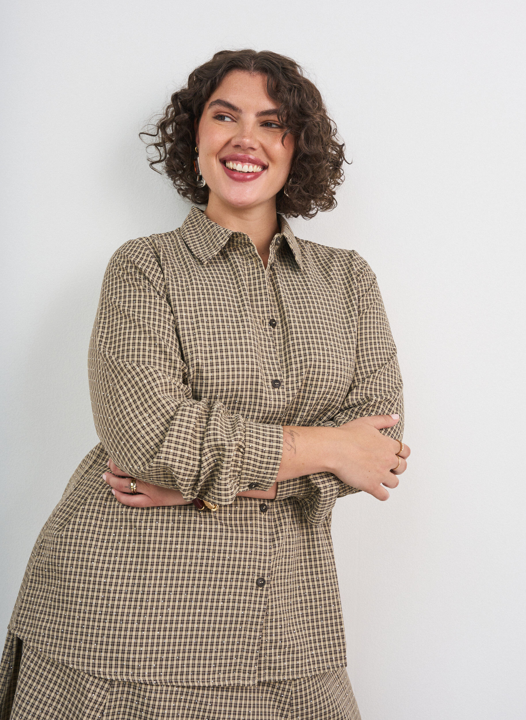 Shirt met klein ruitpatroon en strasstenen, Bruin, Model