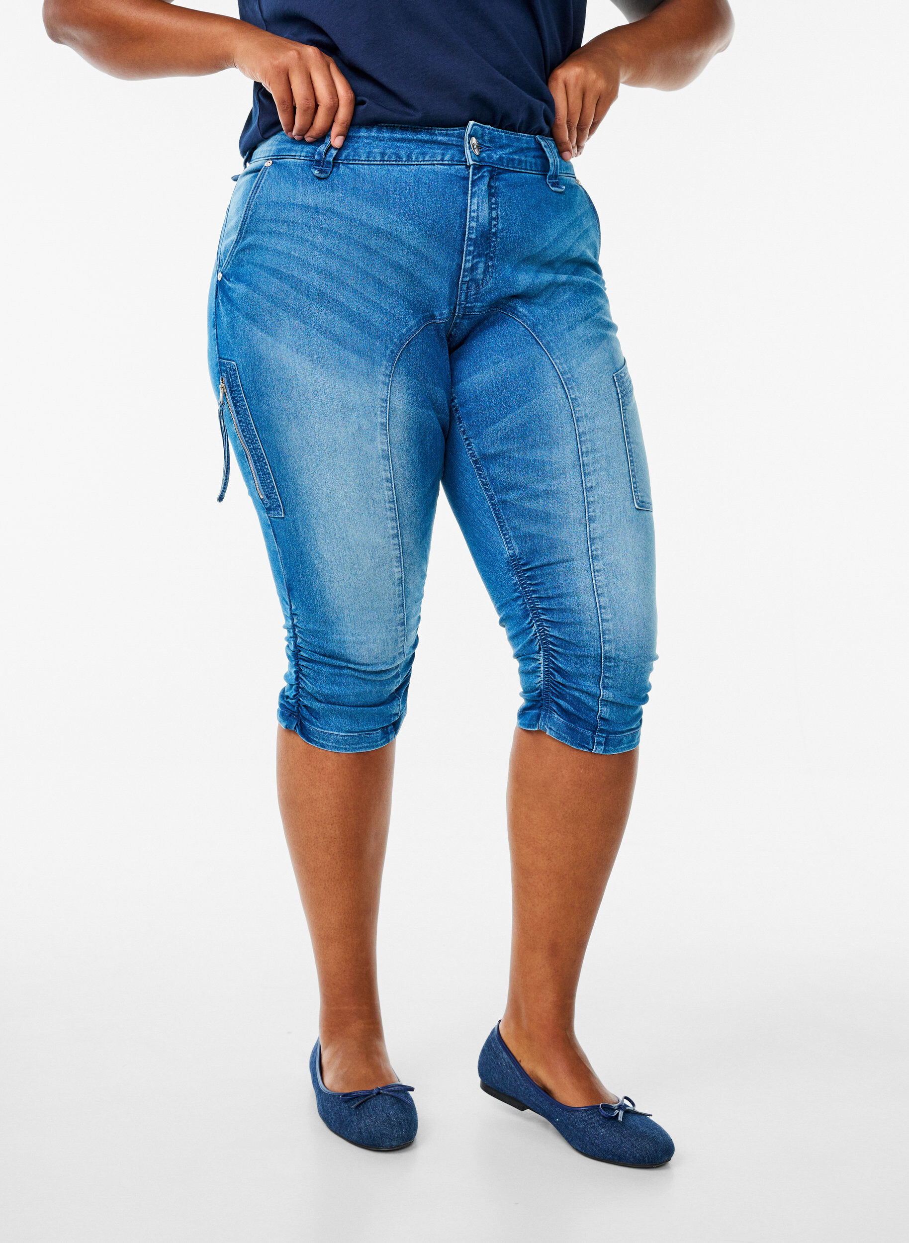 ZizziSlim fit capri jeans met zakken, Blauw, Model image number 2