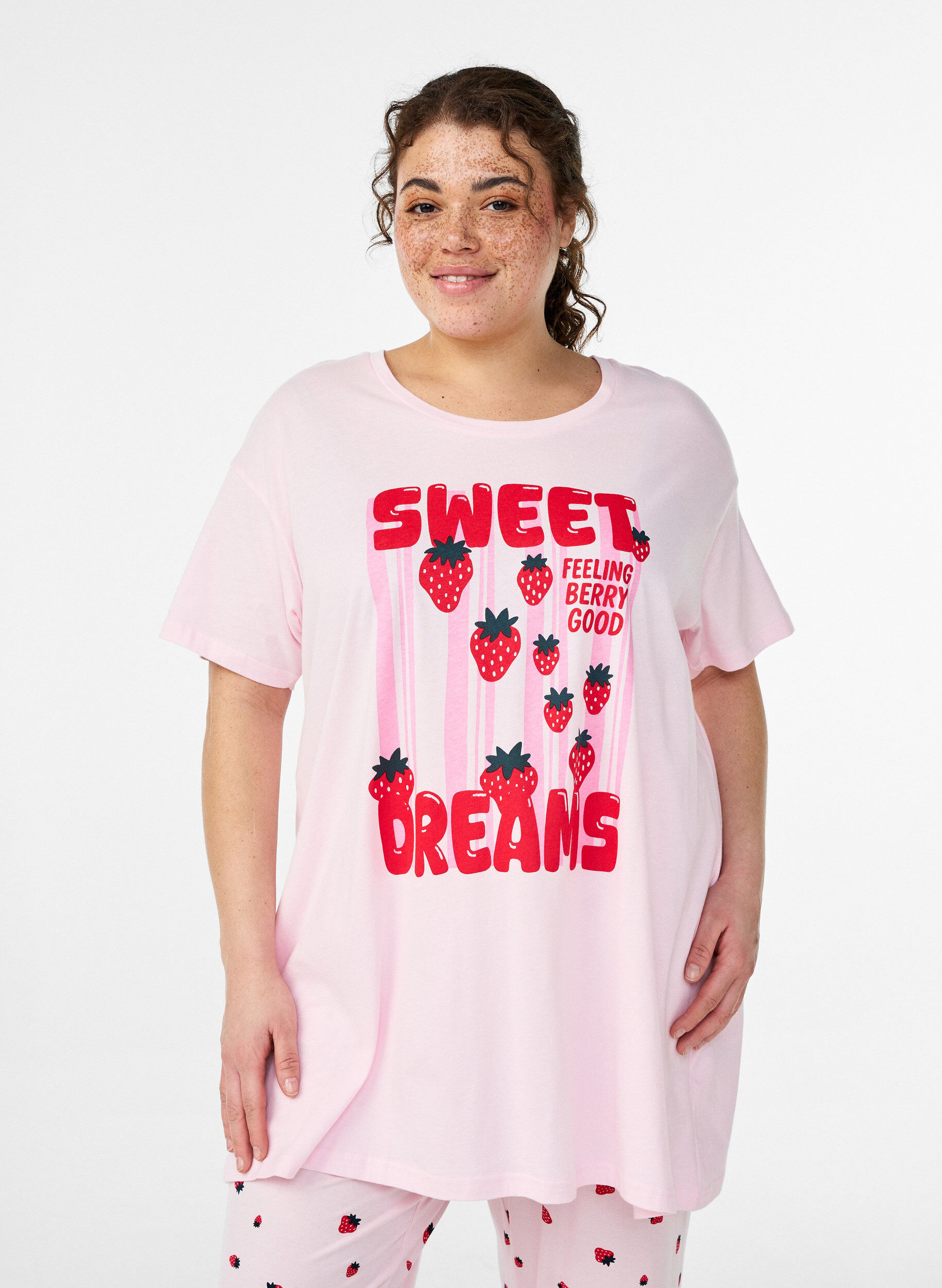 Lang nachthemd-T-shirt in biologisch katoen met print, Rood, Model