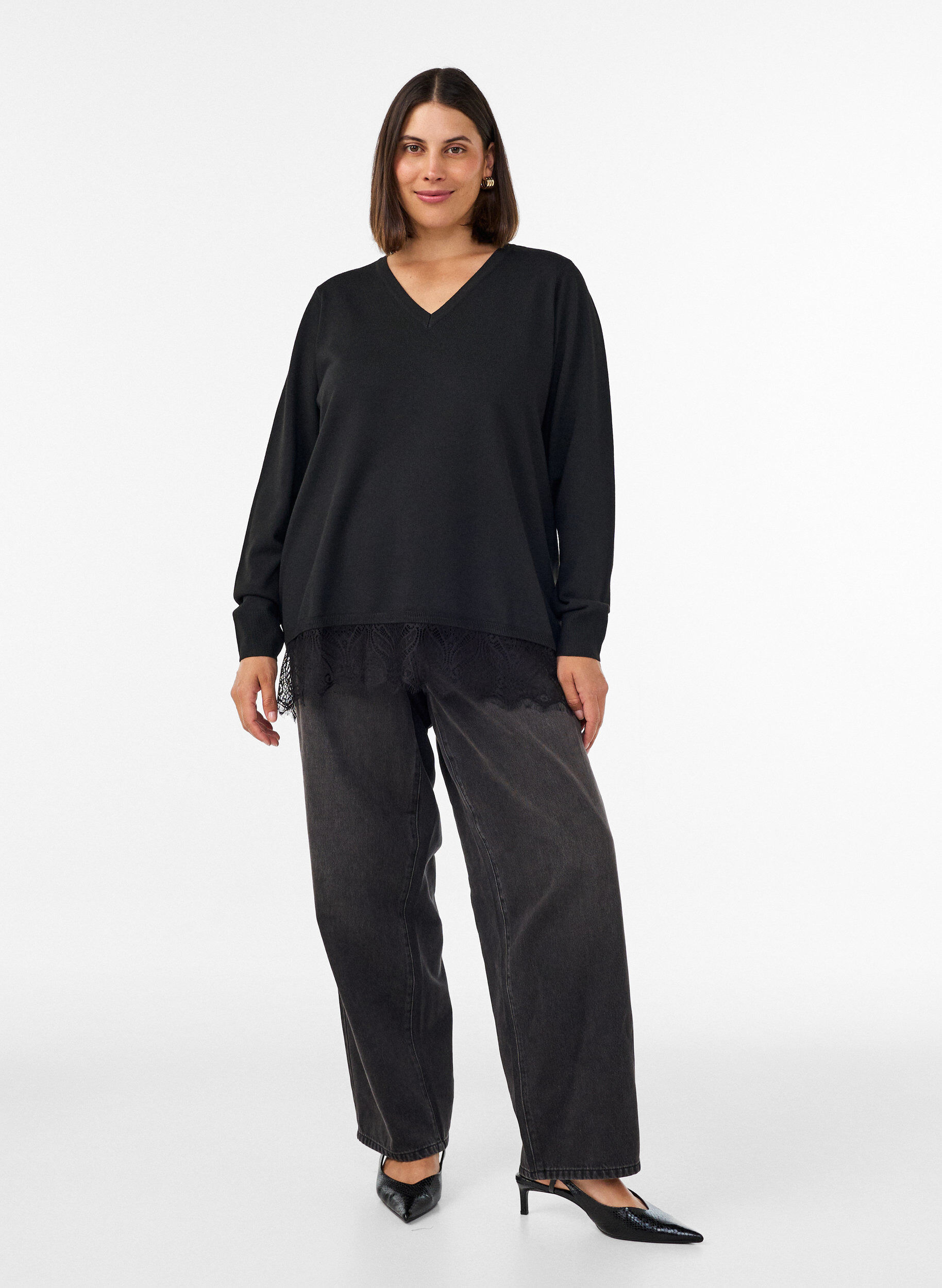 ZizziGebreide blouse met V-hals en kanten rand, Zwart, Model image number 1