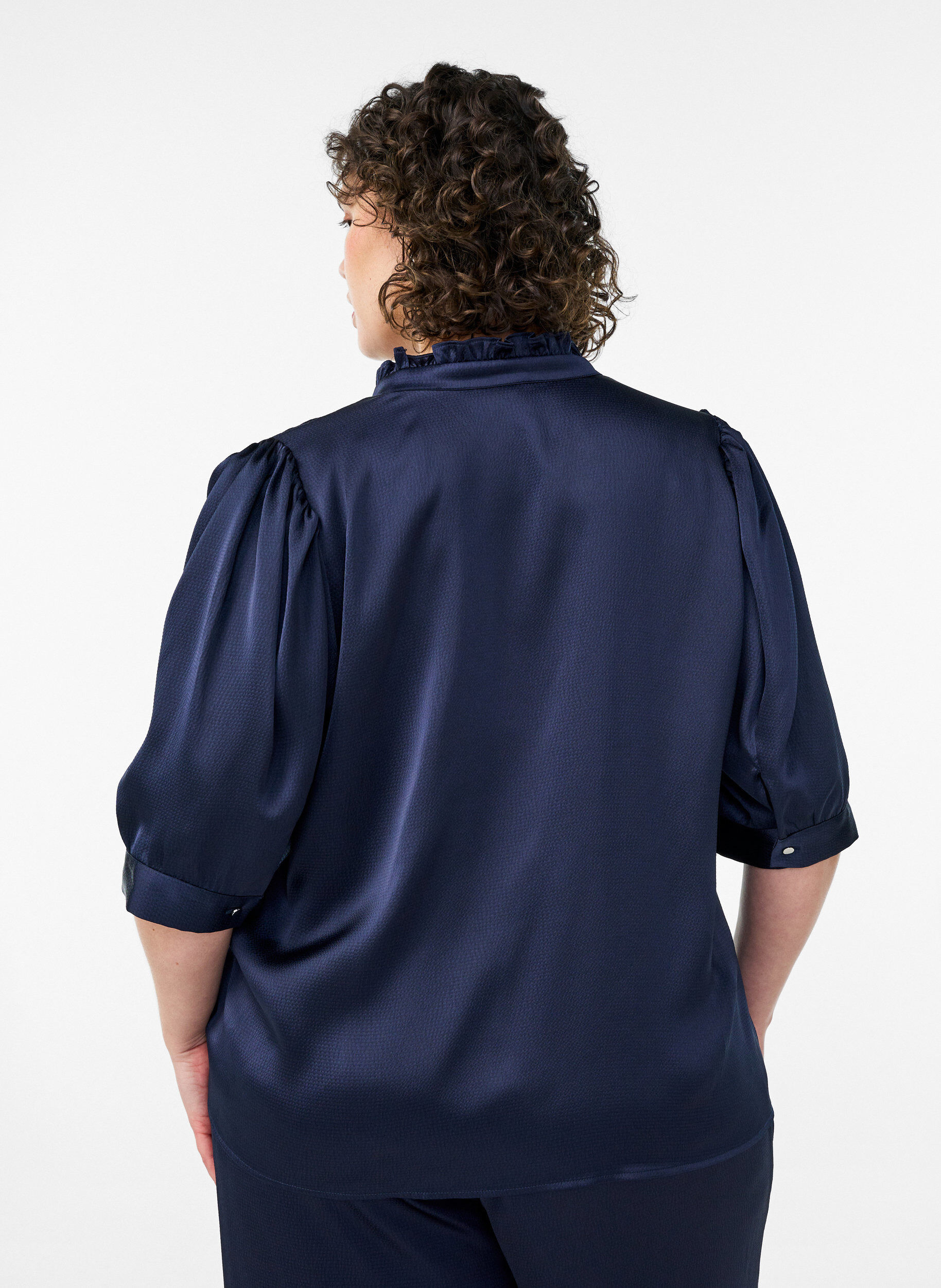 ZizziBlouse met satinlook, 1/2-mouwen en rucheskraag, Blauw, Model image number 2